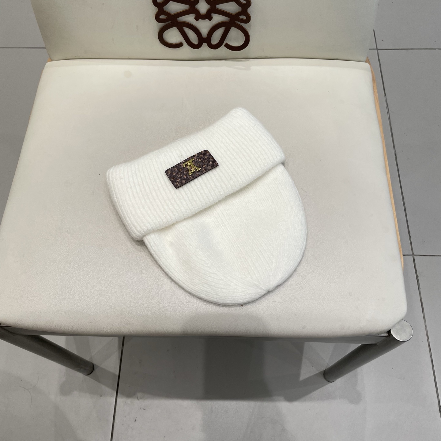   ⚫️Lv羊毛针织帽
非常百搭 男女通用 亲们可以看细节， 透气舒适，采用进口毛线料！潮人必备！