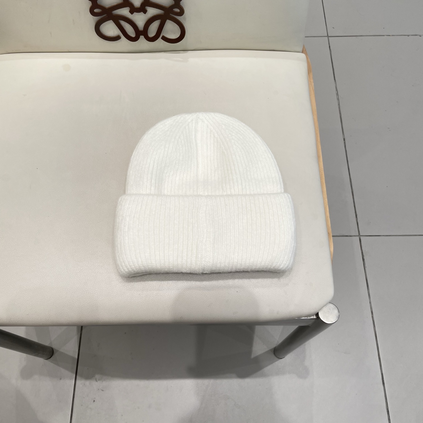   ⚫️Lv羊毛针织帽
非常百搭 男女通用 亲们可以看细节， 透气舒适，采用进口毛线料！潮人必备！