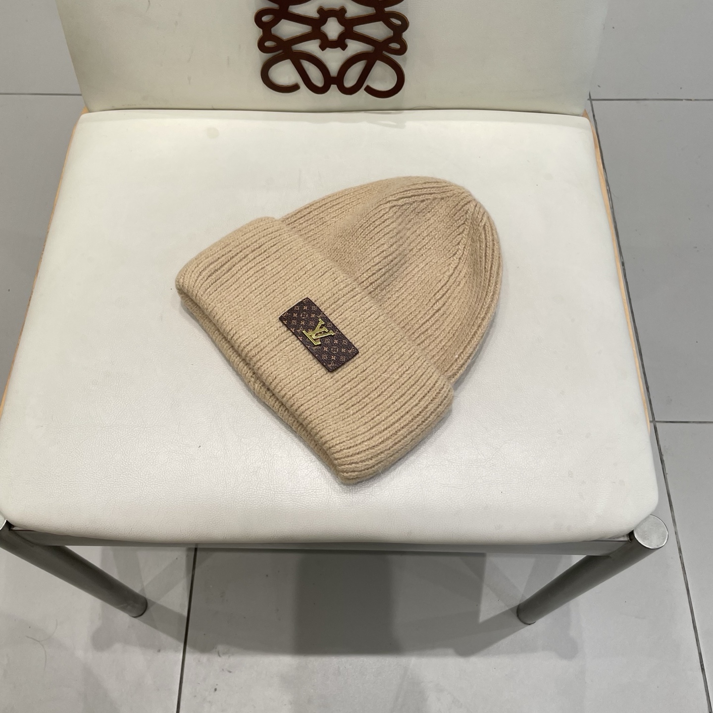   ⚫️Lv羊毛针织帽
非常百搭 男女通用 亲们可以看细节， 透气舒适，采用进口毛线料！潮人必备！