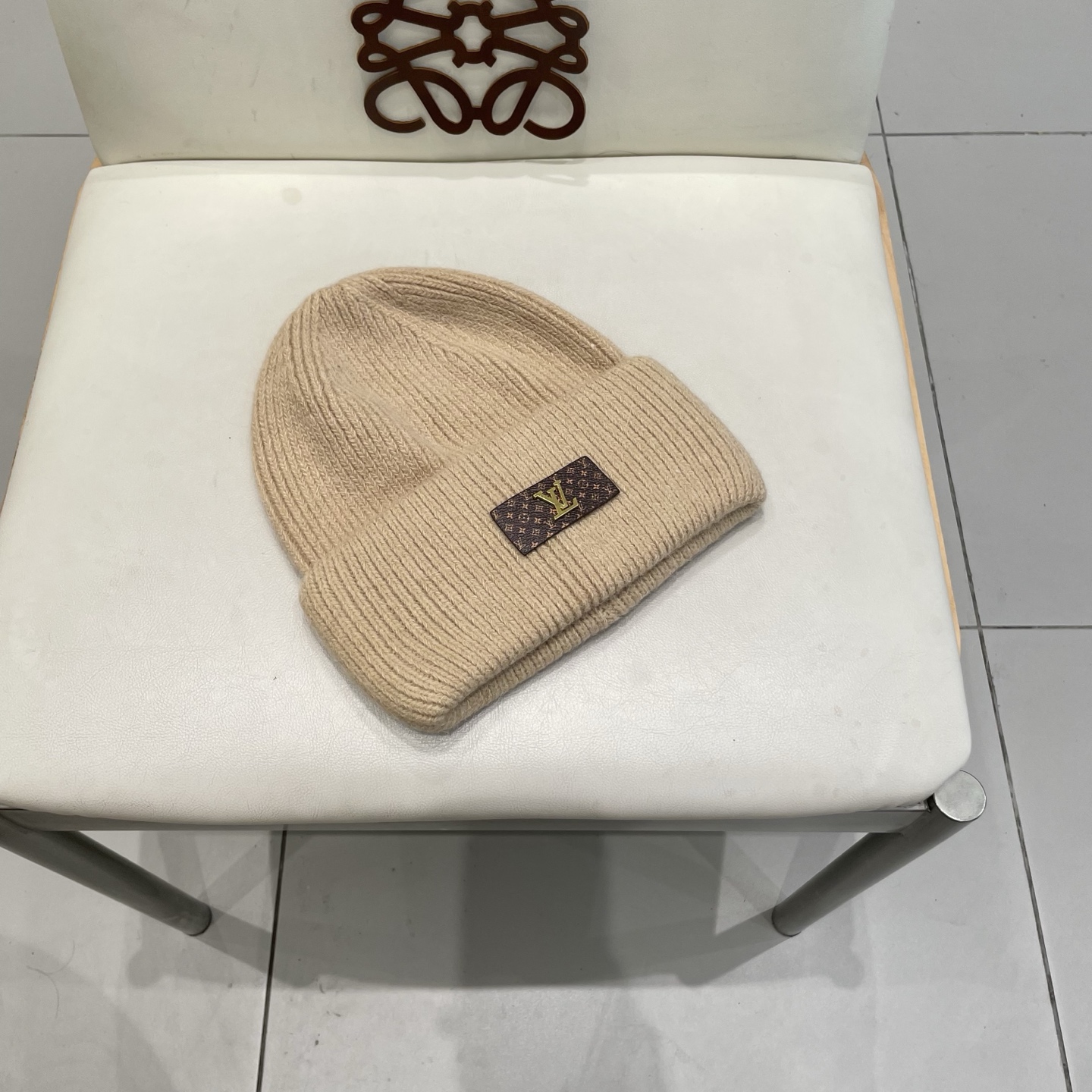   ⚫️Lv羊毛针织帽
非常百搭 男女通用 亲们可以看细节， 透气舒适，采用进口毛线料！潮人必备！