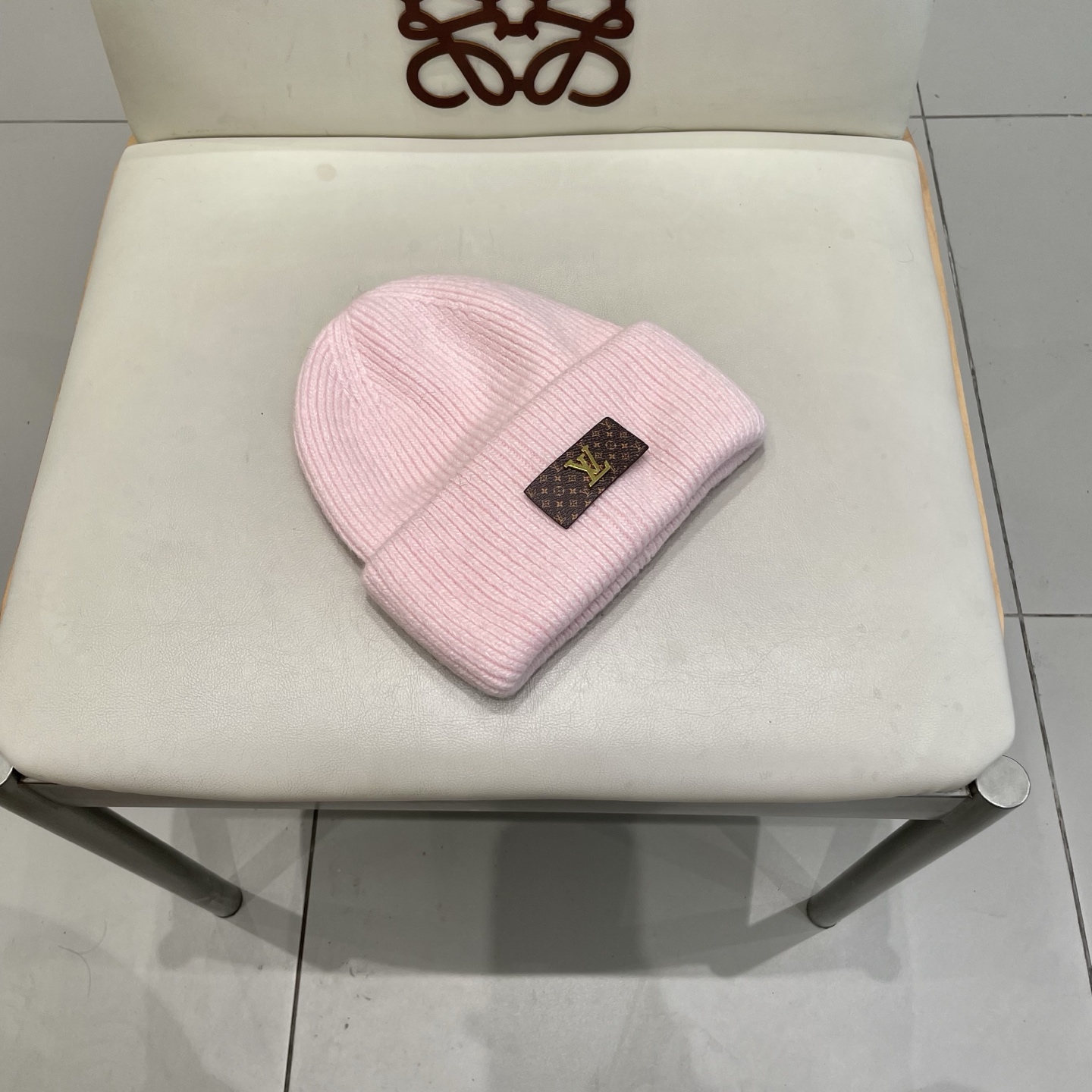   ⚫️Lv羊毛针织帽
非常百搭 男女通用 亲们可以看细节， 透气舒适，采用进口毛线料！潮人必备！