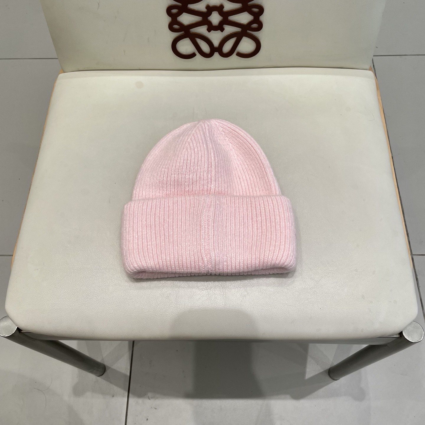   ⚫️Lv羊毛针织帽
非常百搭 男女通用 亲们可以看细节， 透气舒适，采用进口毛线料！潮人必备！