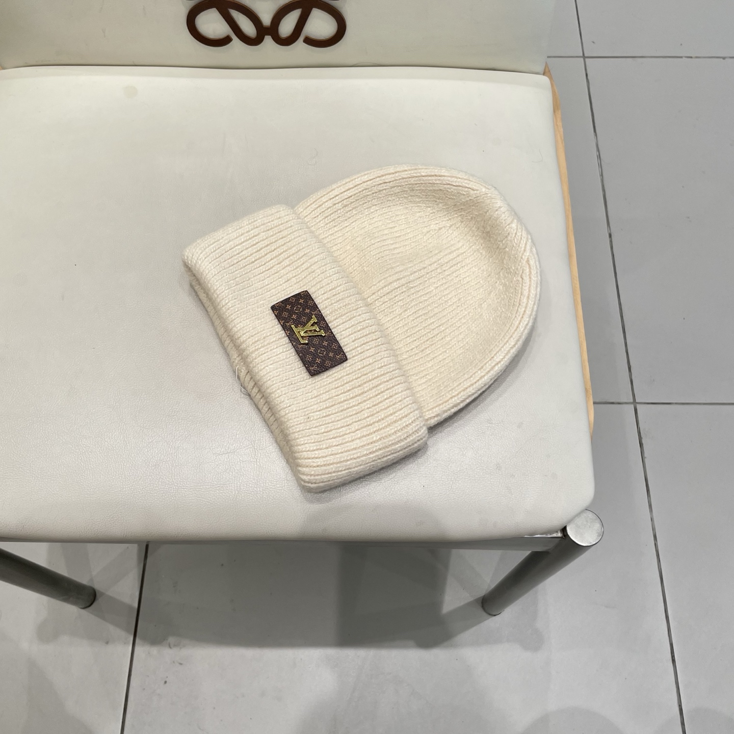   ⚫️Lv羊毛针织帽
非常百搭 男女通用 亲们可以看细节， 透气舒适，采用进口毛线料！潮人必备！