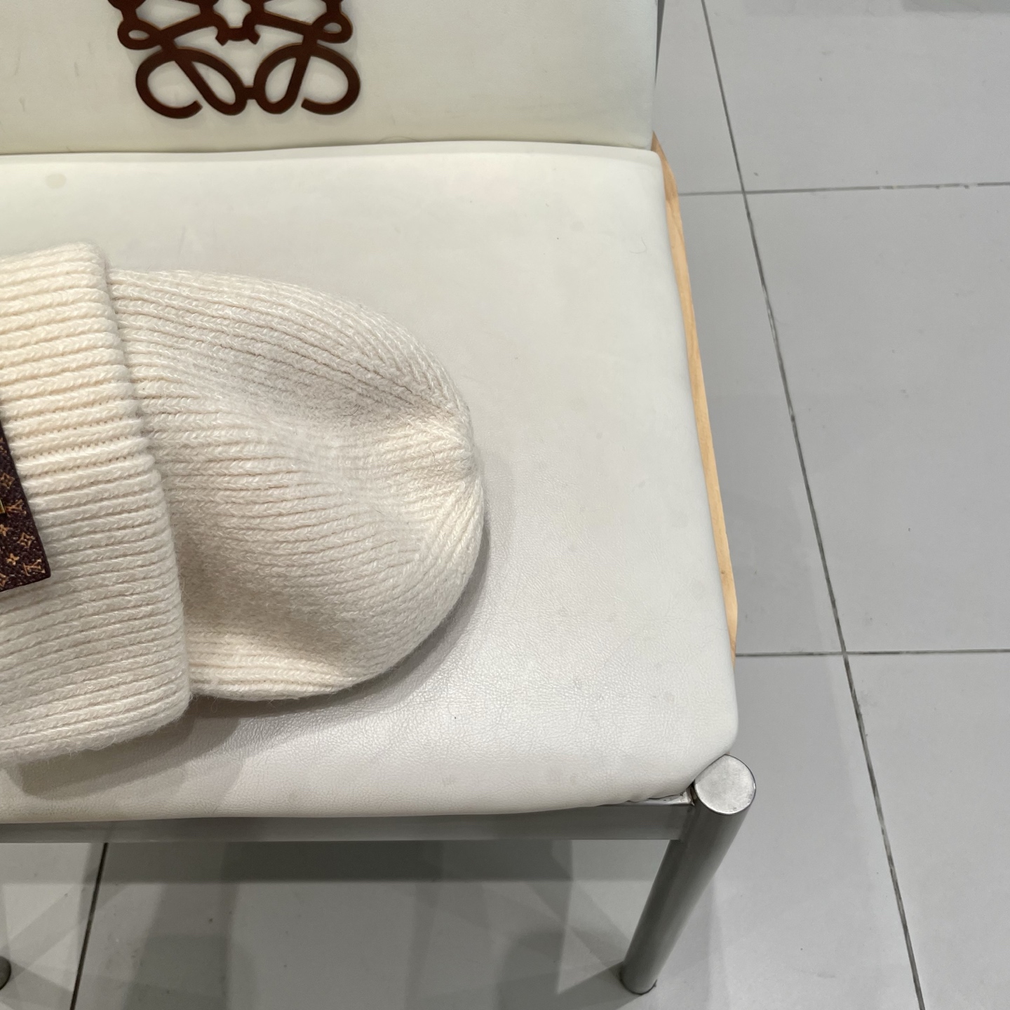   ⚫️Lv羊毛针织帽
非常百搭 男女通用 亲们可以看细节， 透气舒适，采用进口毛线料！潮人必备！