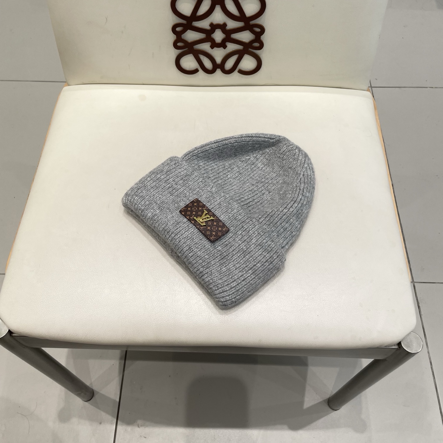   ⚫️Lv羊毛针织帽
非常百搭 男女通用 亲们可以看细节， 透气舒适，采用进口毛线料！潮人必备！