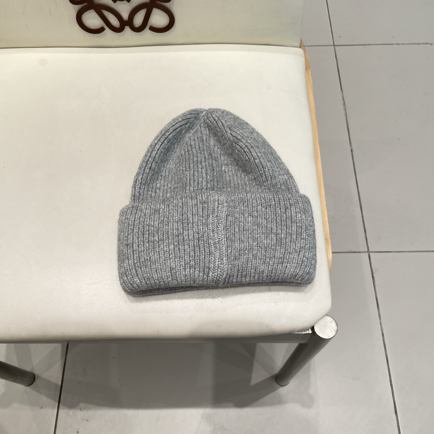   ⚫️Lv羊毛针织帽
非常百搭 男女通用 亲们可以看细节， 透气舒适，采用进口毛线料！潮人必备！