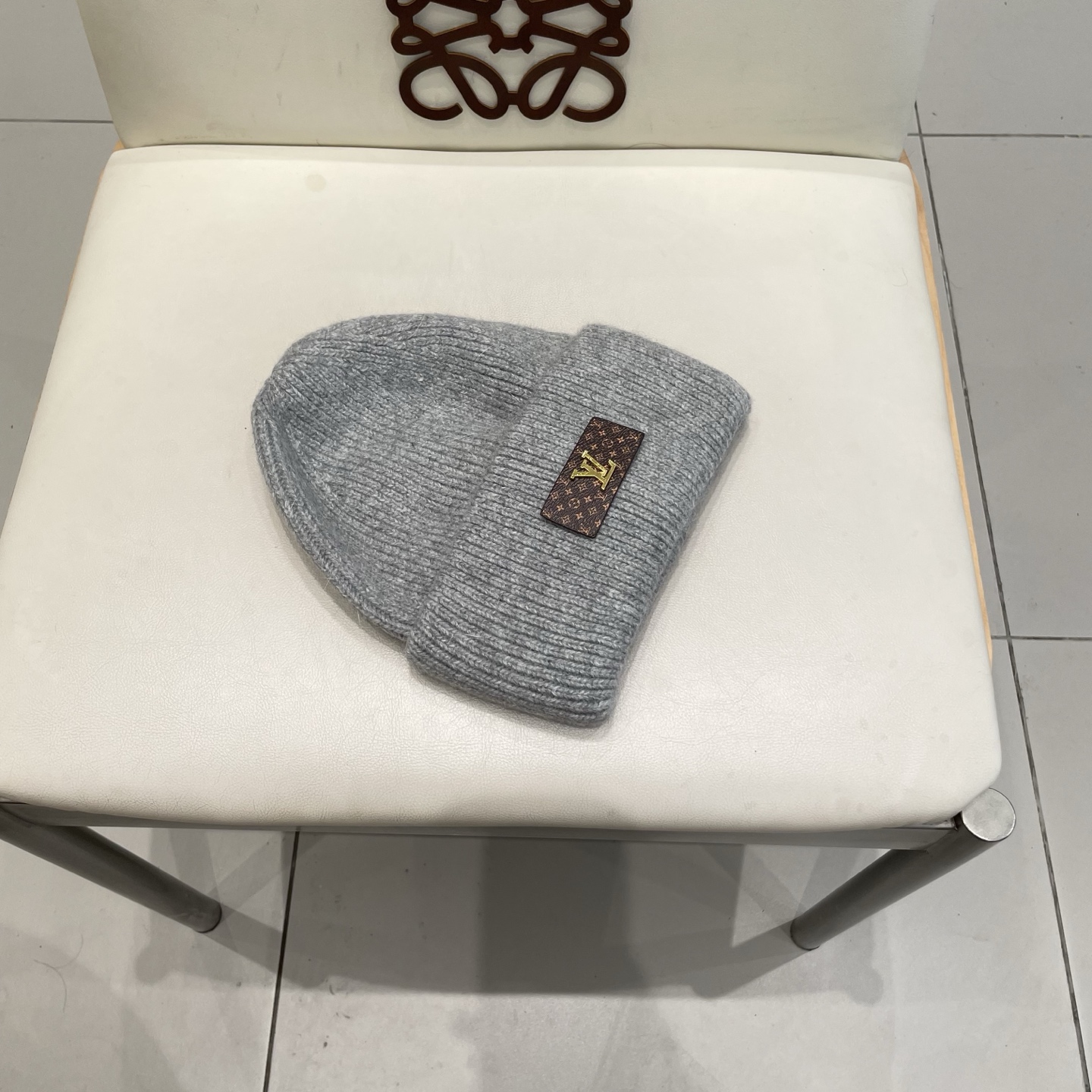   ⚫️Lv羊毛针织帽
非常百搭 男女通用 亲们可以看细节， 透气舒适，采用进口毛线料！潮人必备！