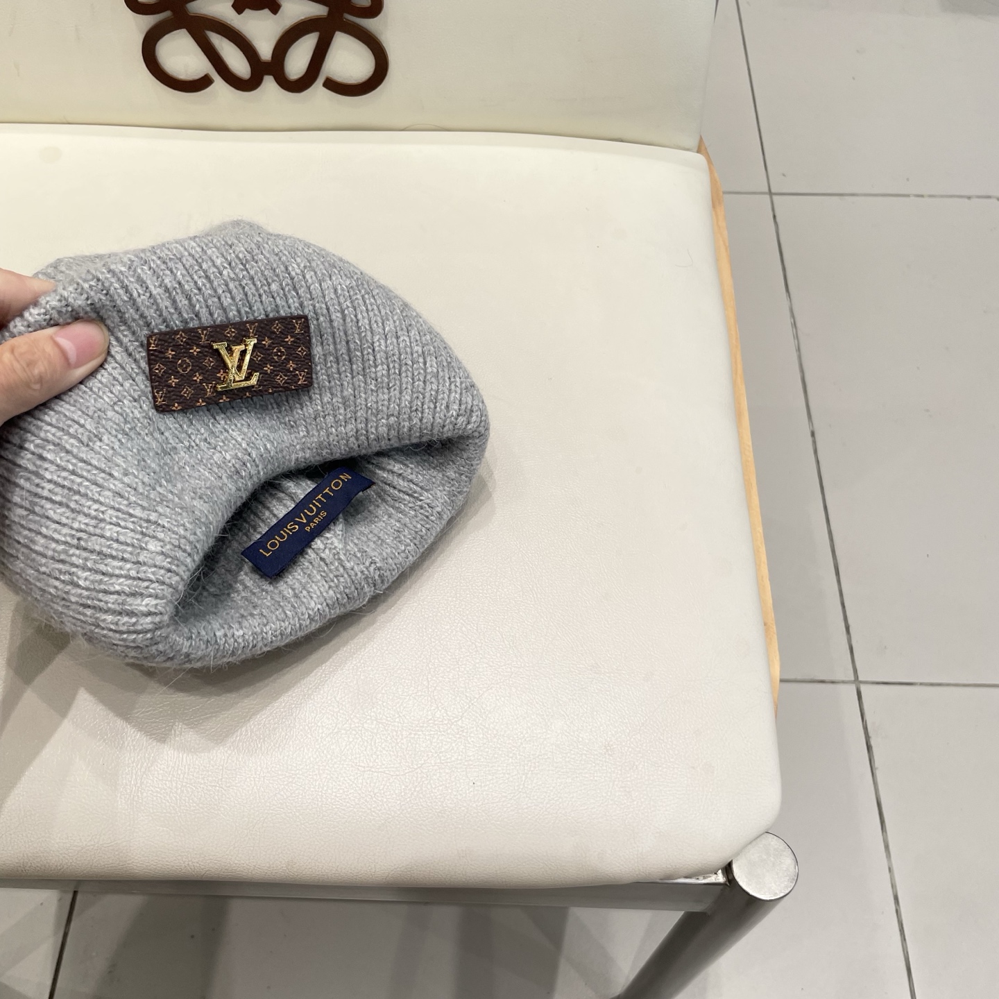   ⚫️Lv羊毛针织帽
非常百搭 男女通用 亲们可以看细节， 透气舒适，采用进口毛线料！潮人必备！