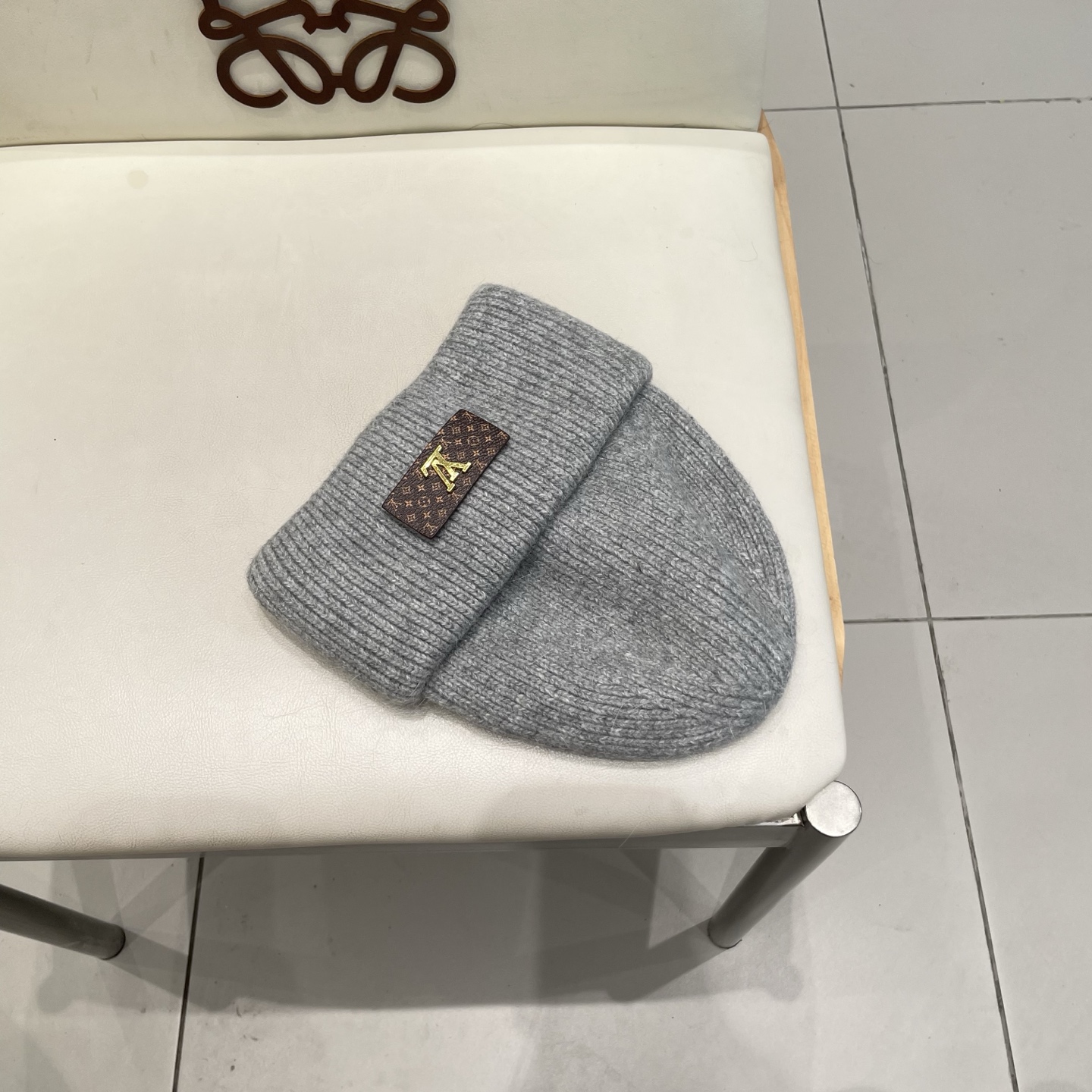   ⚫️Lv羊毛针织帽
非常百搭 男女通用 亲们可以看细节， 透气舒适，采用进口毛线料！潮人必备！