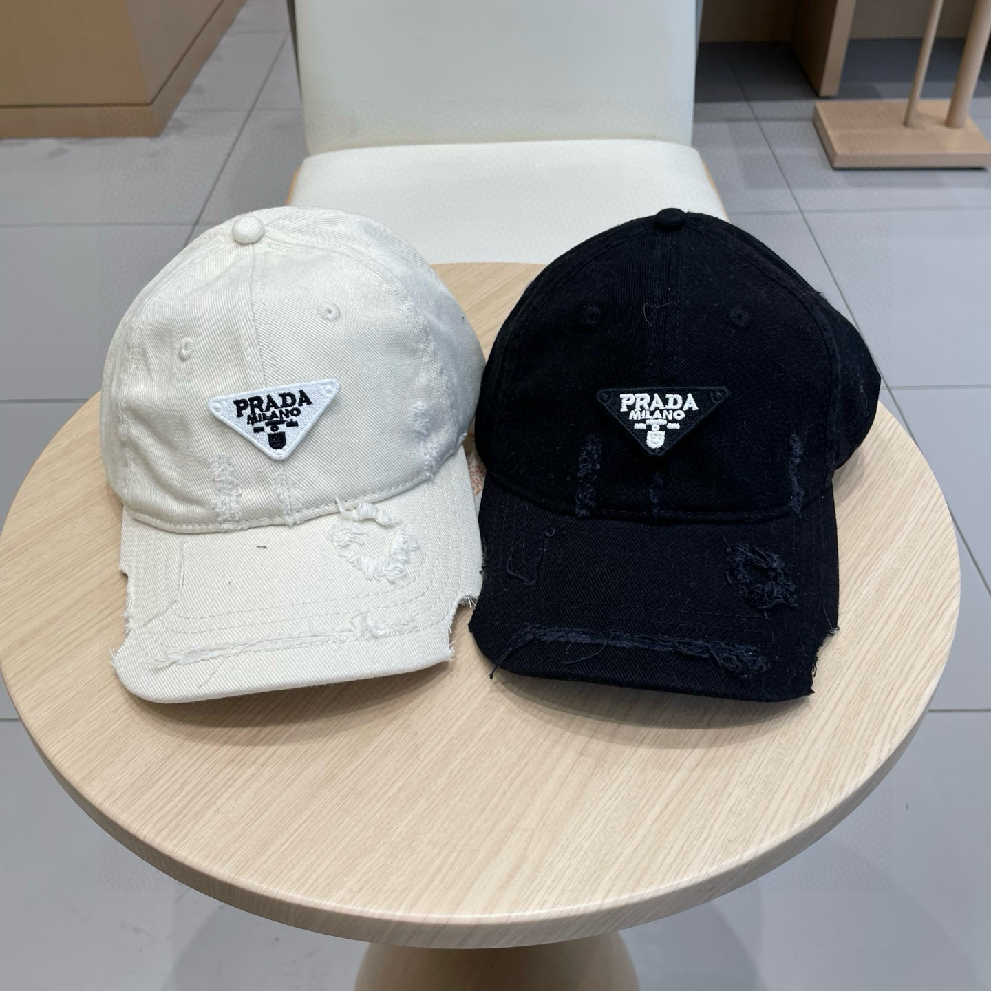 普拉达 PRADA 新品经典棒球帽 代购版本！时尚潮流，高端做工！非一般的品质，细节看实拍哦