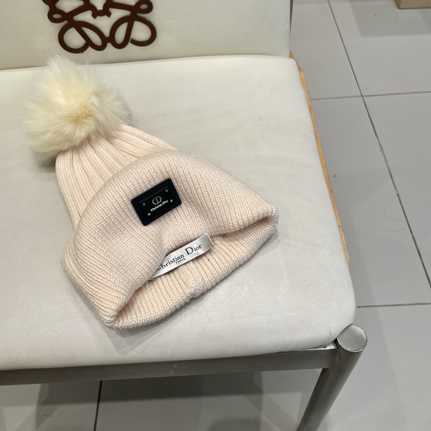 迪奥 👒 秋冬新款配狐狸毛球专柜针织毛线帽，超火爆💖质感一流，出街超好搭配！减龄神器