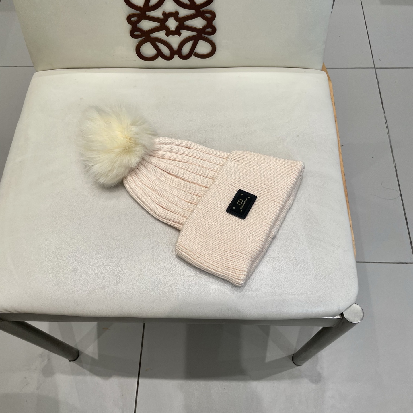 迪奥 👒 秋冬新款配狐狸毛球专柜针织毛线帽，超火爆💖质感一流，出街超好搭配！减龄神器