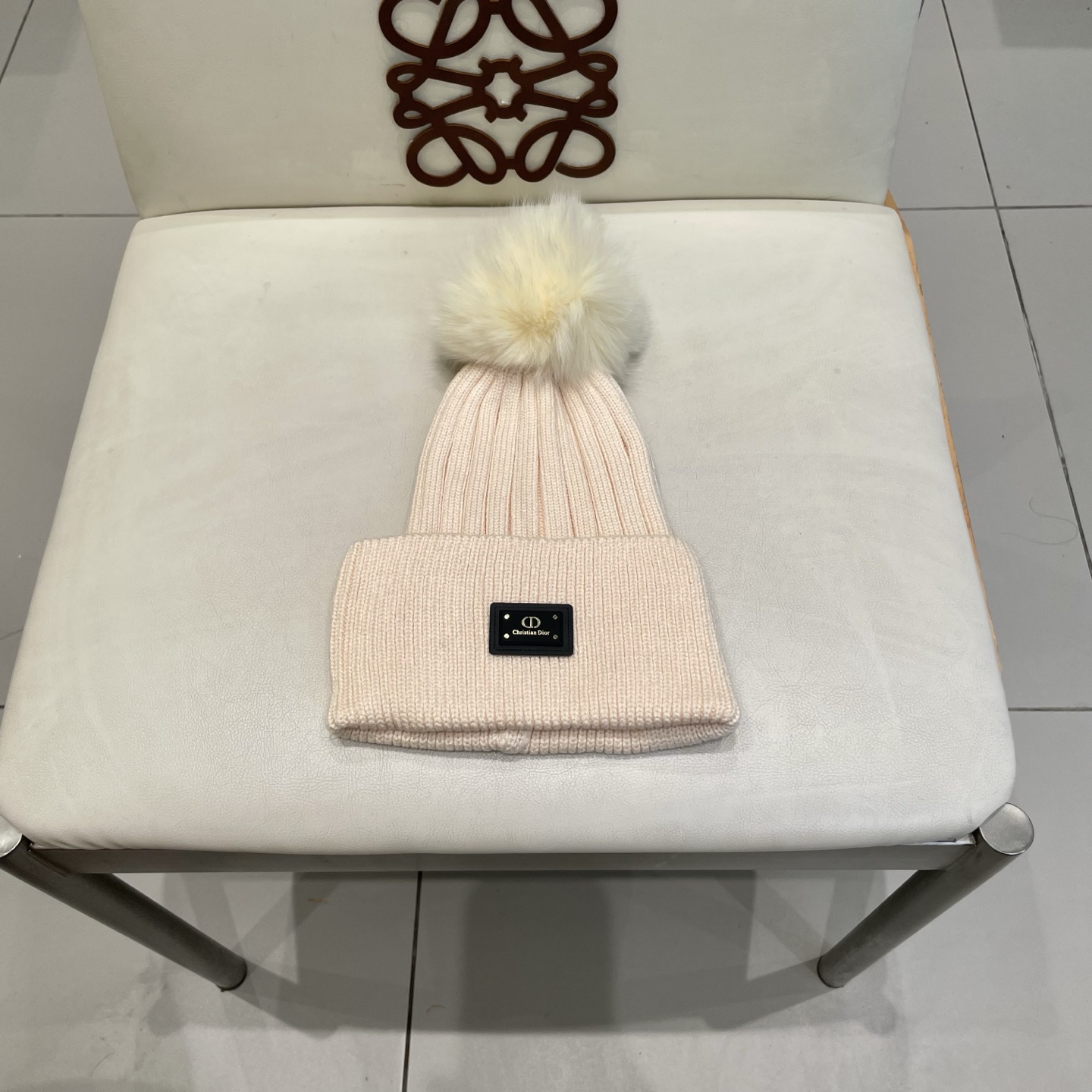 迪奥 👒 秋冬新款配狐狸毛球专柜针织毛线帽，超火爆💖质感一流，出街超好搭配！减龄神器