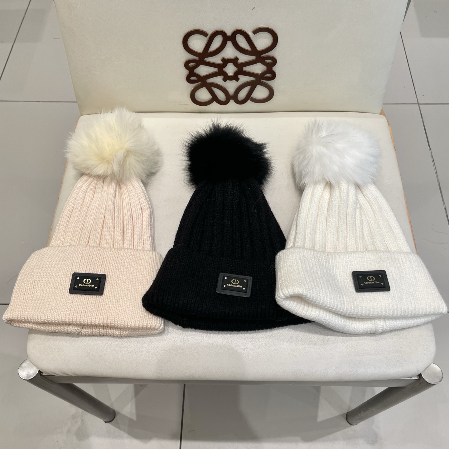 迪奥 👒 秋冬新款配狐狸毛球专柜针织毛线帽，超火爆💖质感一流，出街超好搭配！减龄神器