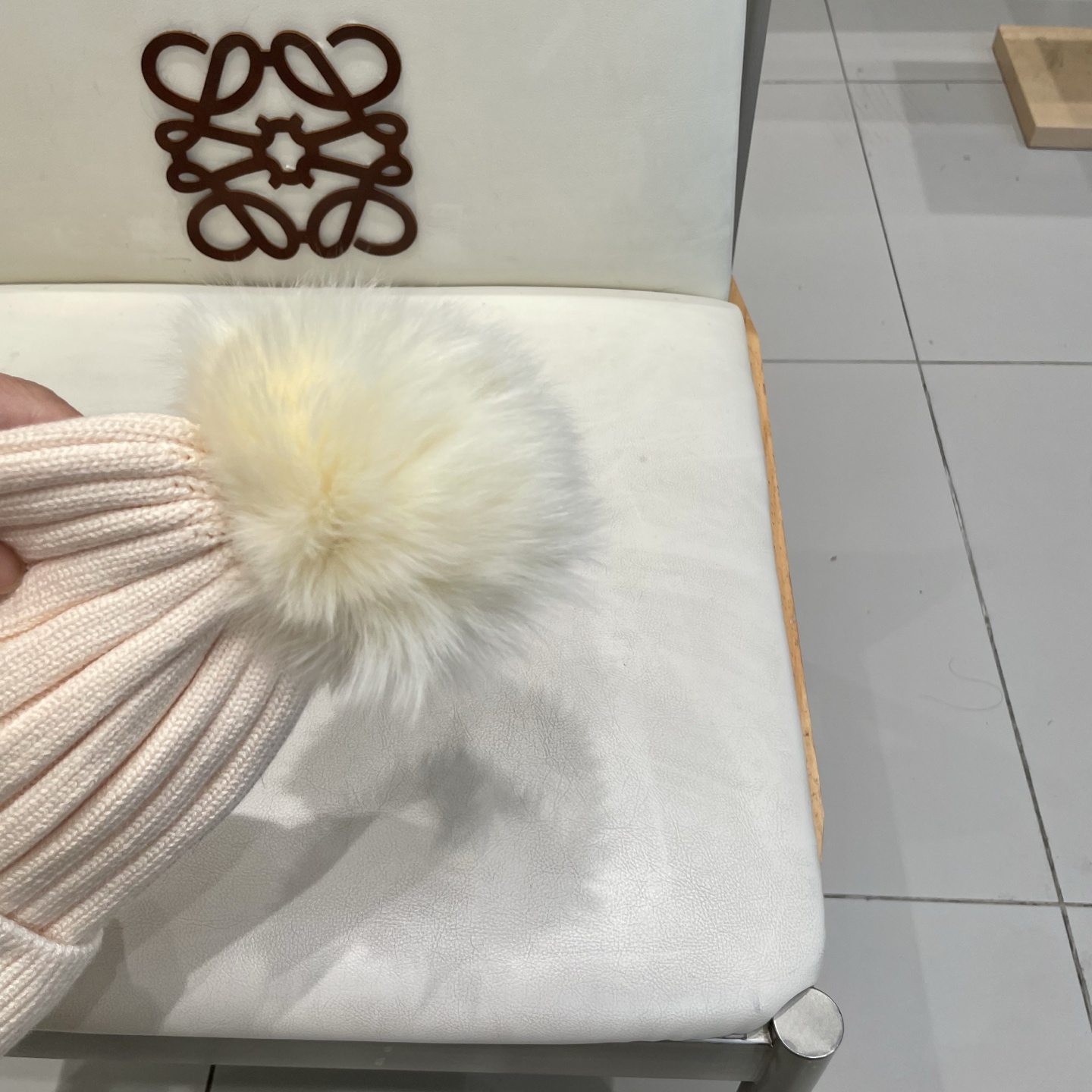 迪奥 👒 秋冬新款配狐狸毛球专柜针织毛线帽，超火爆💖质感一流，出街超好搭配！减龄神器