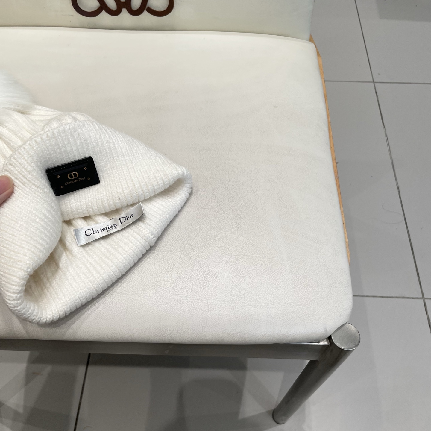 迪奥 👒 秋冬新款配狐狸毛球专柜针织毛线帽，超火爆💖质感一流，出街超好搭配！减龄神器