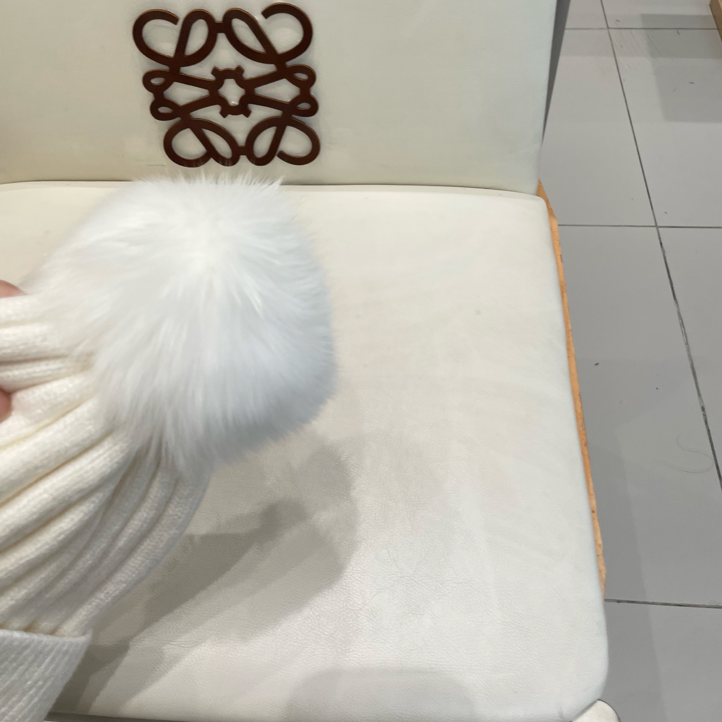 迪奥 👒 秋冬新款配狐狸毛球专柜针织毛线帽，超火爆💖质感一流，出街超好搭配！减龄神器