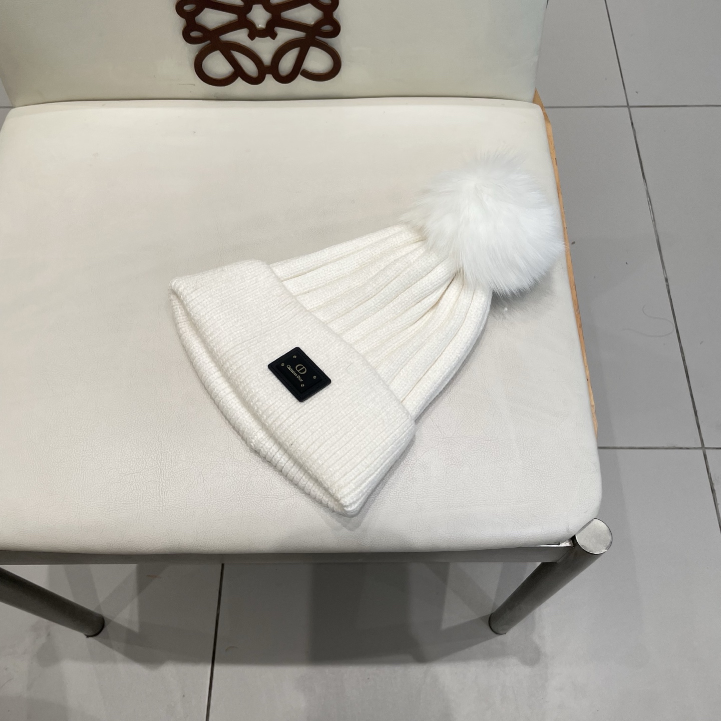 迪奥 👒 秋冬新款配狐狸毛球专柜针织毛线帽，超火爆💖质感一流，出街超好搭配！减龄神器