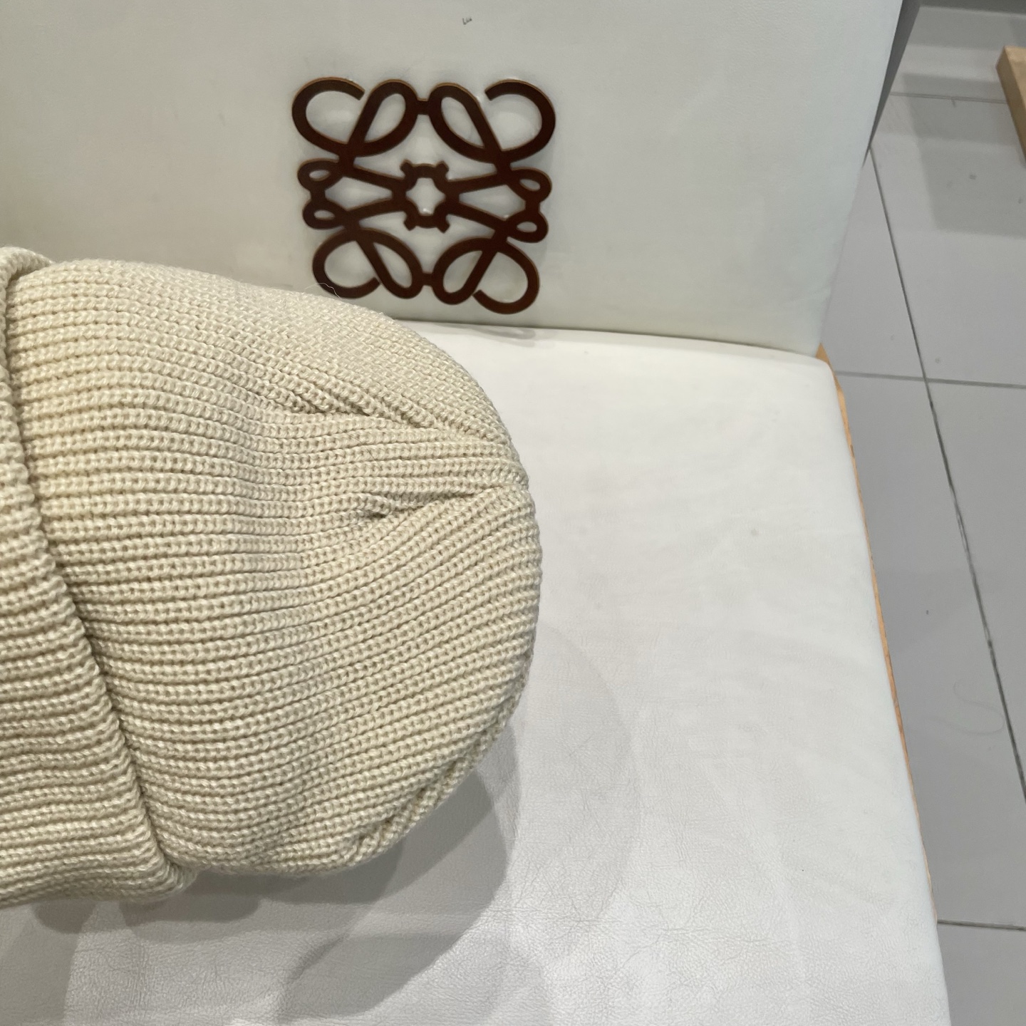  普拉达 Prada 🫓最新三角标 针织帽毛线帽女宽松冷帽，秋冬季保暖加厚 新款护耳针织帽