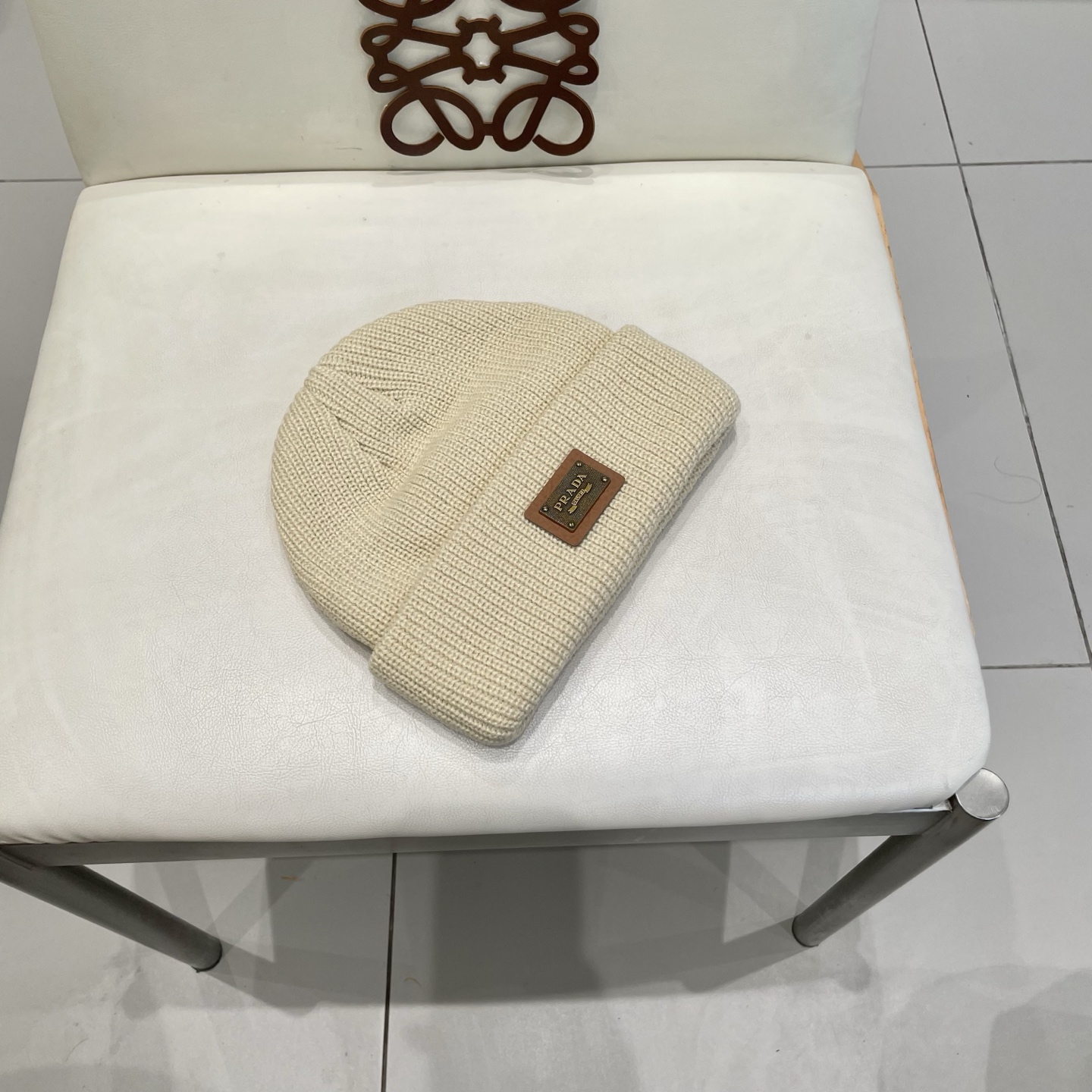  普拉达 Prada 🫓最新三角标 针织帽毛线帽女宽松冷帽，秋冬季保暖加厚 新款护耳针织帽