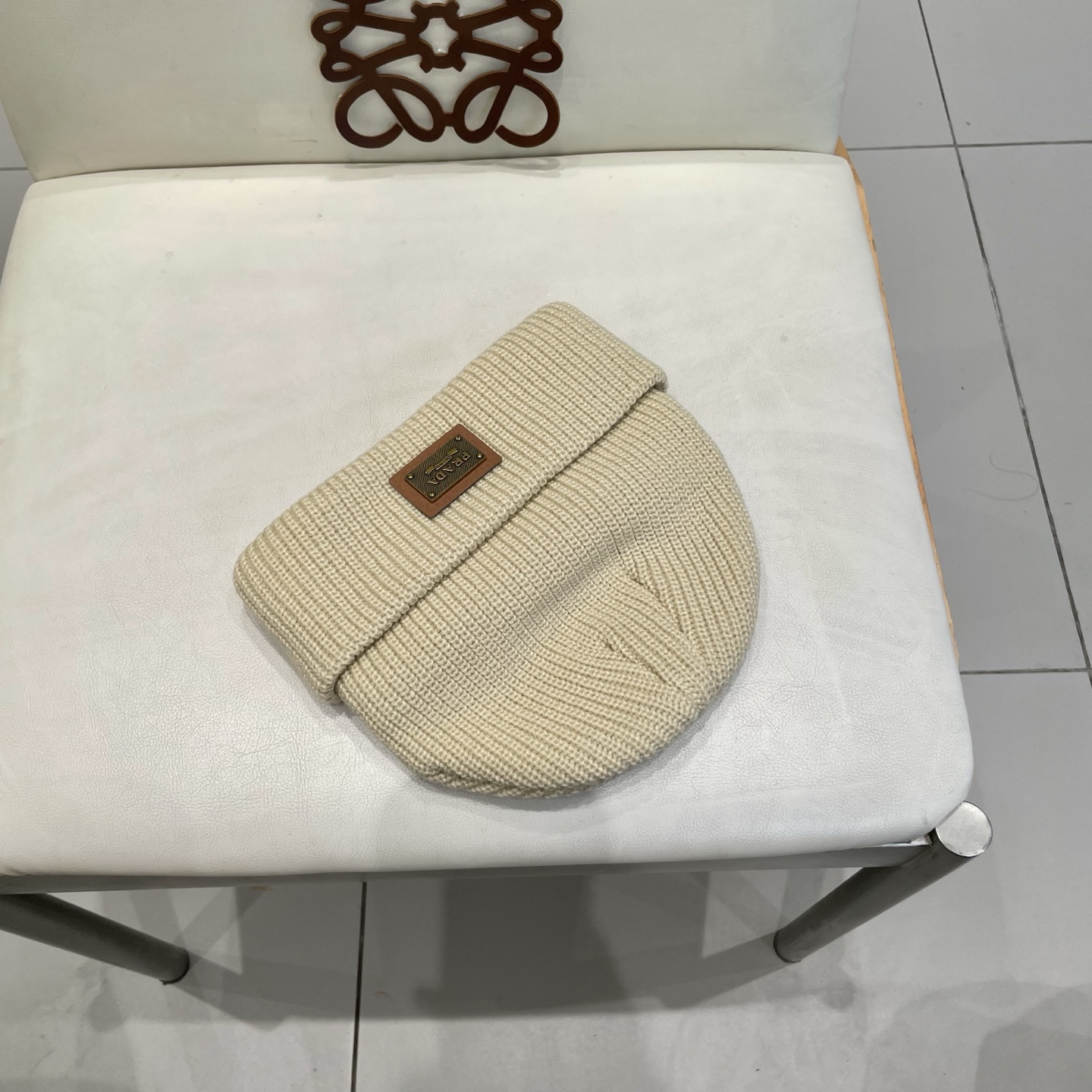  普拉达 Prada 🫓最新三角标 针织帽毛线帽女宽松冷帽，秋冬季保暖加厚 新款护耳针织帽