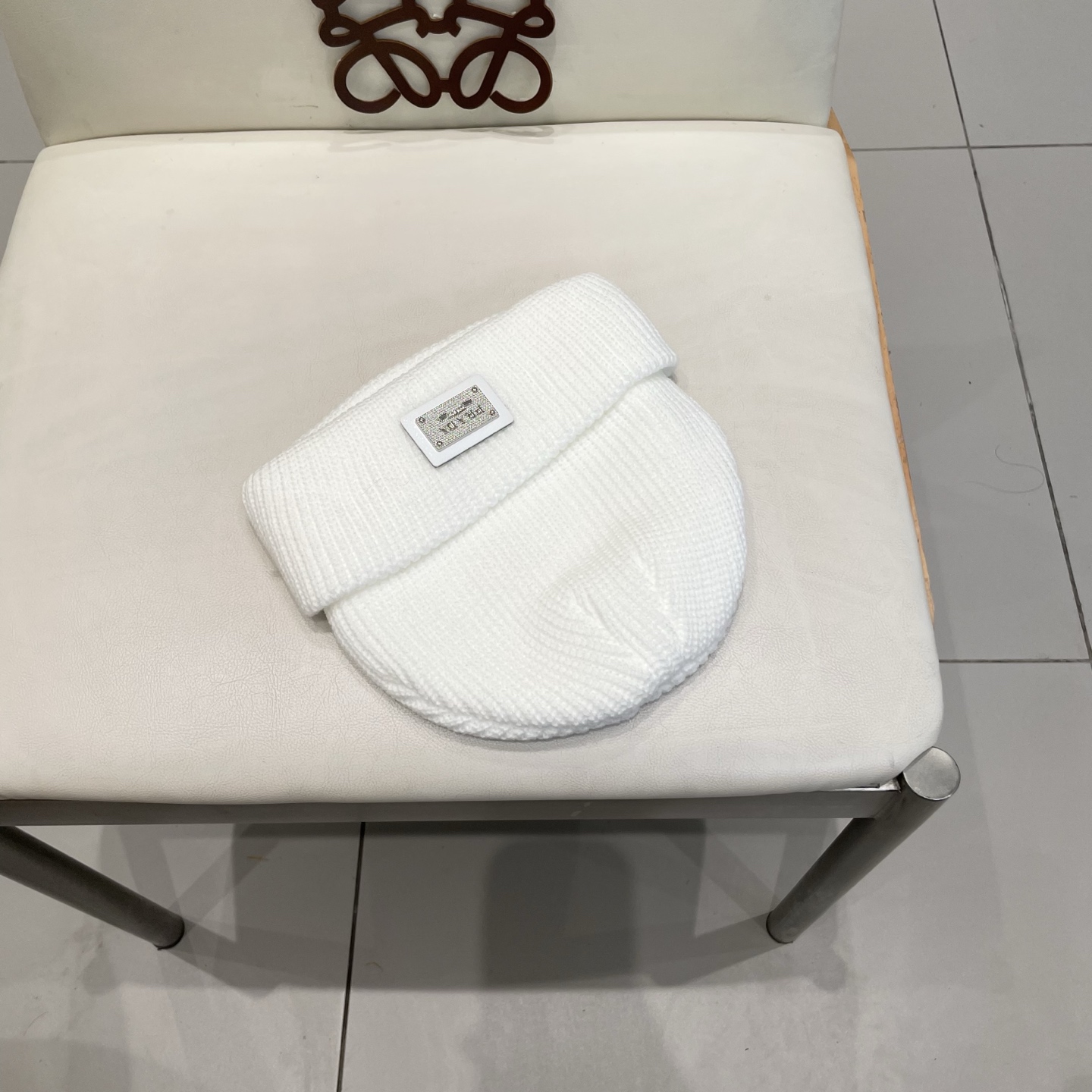  普拉达 Prada 🫓最新三角标 针织帽毛线帽女宽松冷帽，秋冬季保暖加厚 新款护耳针织帽