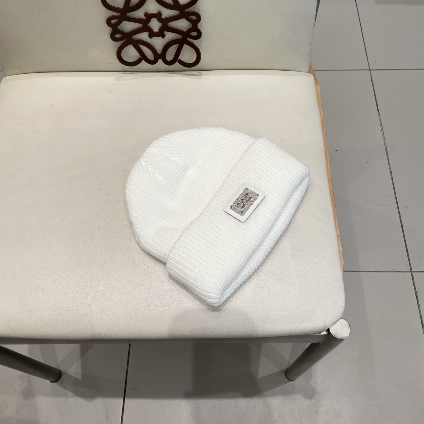  普拉达 Prada 🫓最新三角标 针织帽毛线帽女宽松冷帽，秋冬季保暖加厚 新款护耳针织帽