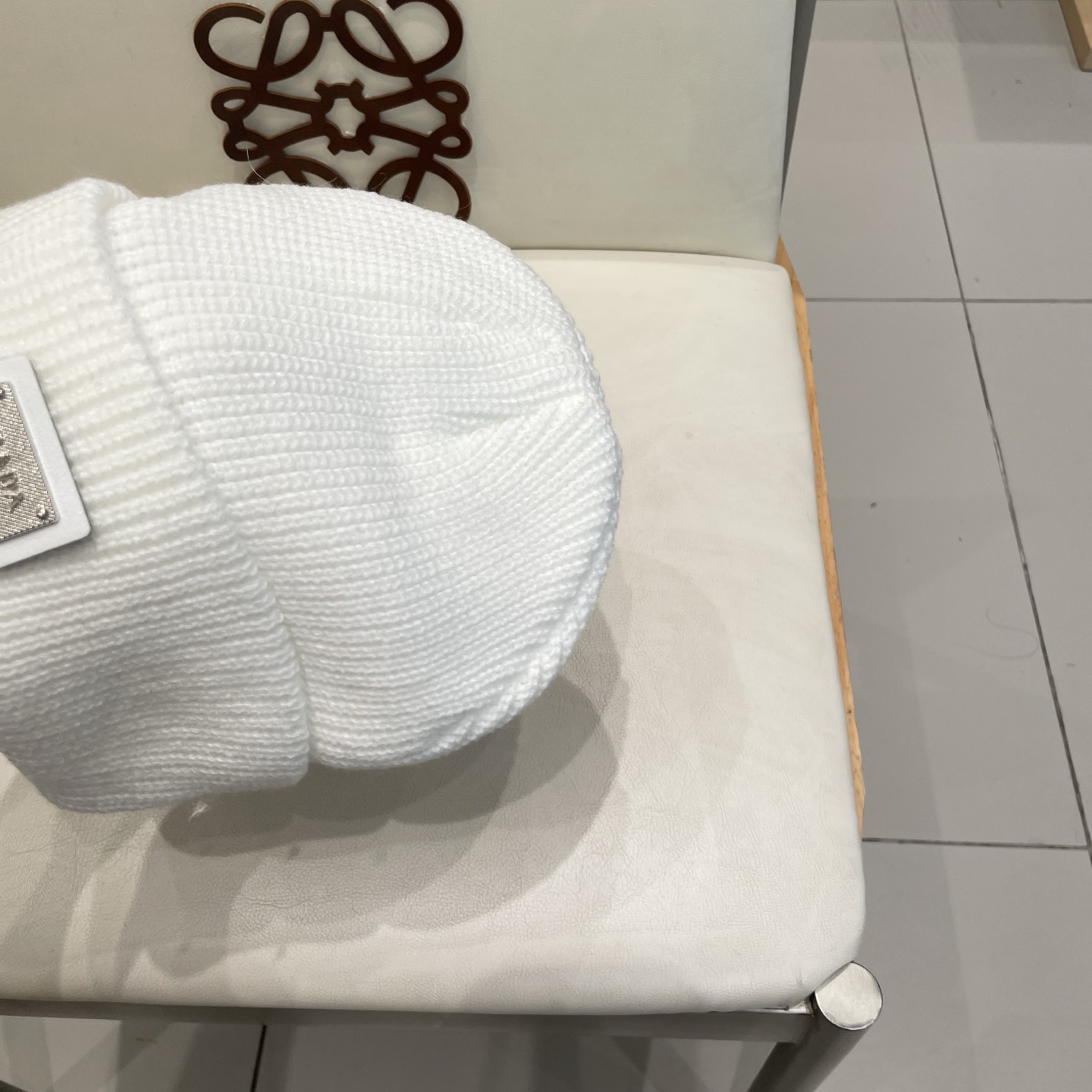  普拉达 Prada 🫓最新三角标 针织帽毛线帽女宽松冷帽，秋冬季保暖加厚 新款护耳针织帽