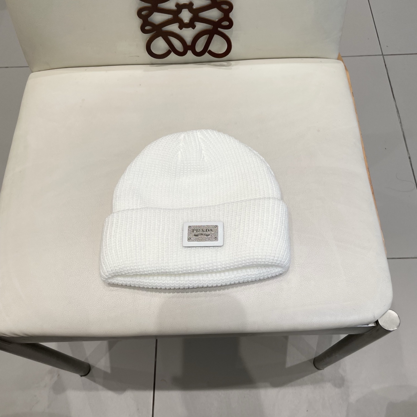  普拉达 Prada 🫓最新三角标 针织帽毛线帽女宽松冷帽，秋冬季保暖加厚 新款护耳针织帽