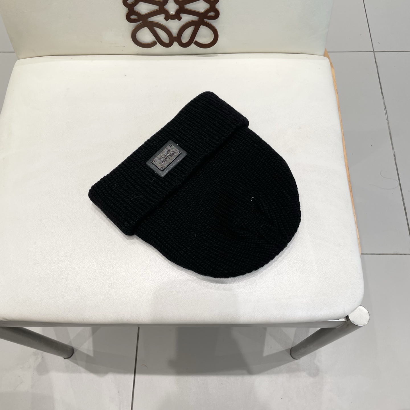  普拉达 Prada 🫓最新三角标 针织帽毛线帽女宽松冷帽，秋冬季保暖加厚 新款护耳针织帽