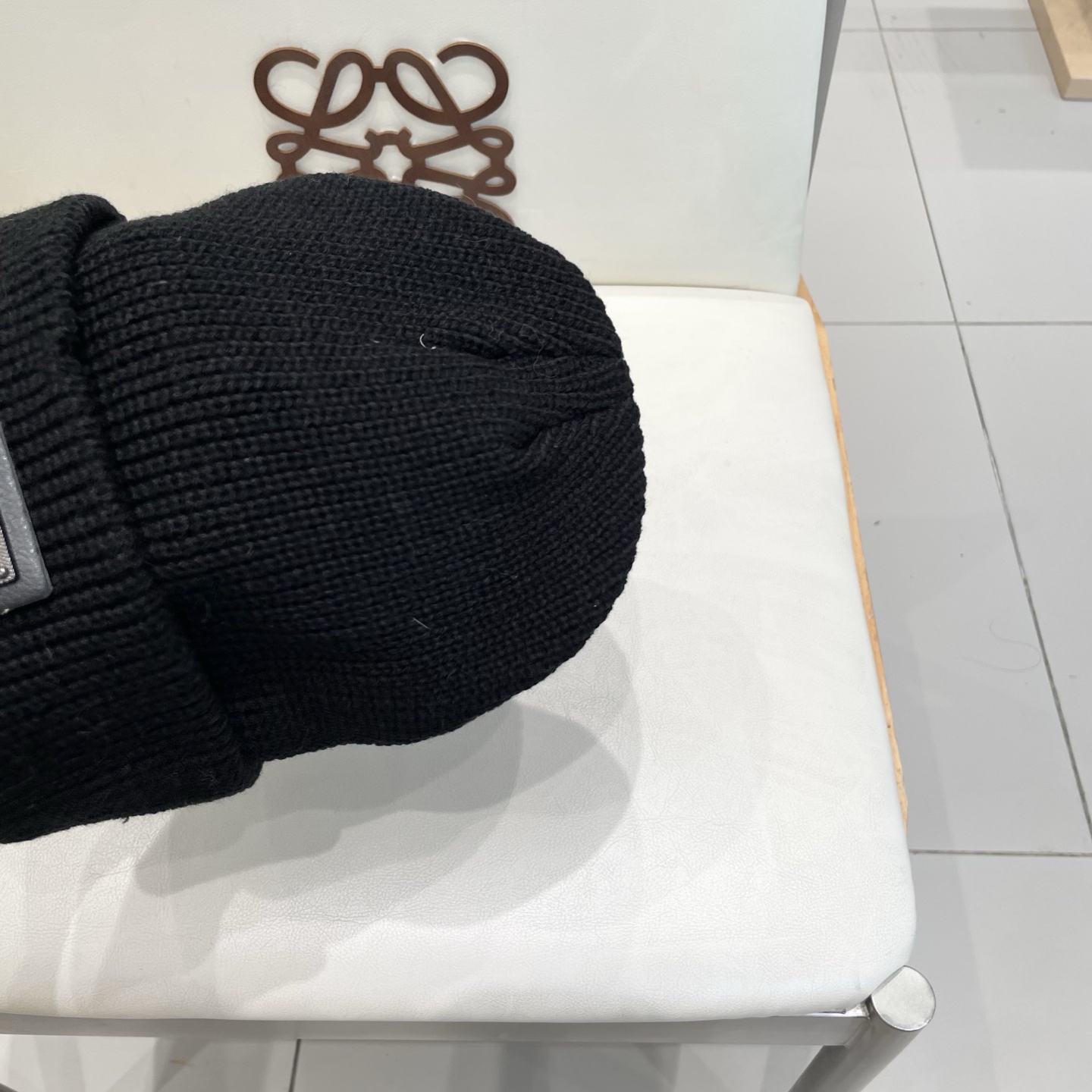  普拉达 Prada 🫓最新三角标 针织帽毛线帽女宽松冷帽，秋冬季保暖加厚 新款护耳针织帽