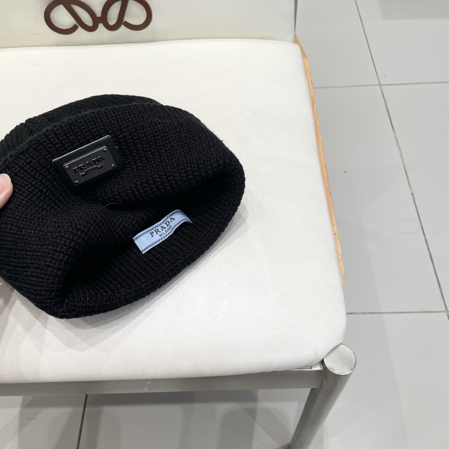  普拉达 Prada 🫓最新三角标 针织帽毛线帽女宽松冷帽，秋冬季保暖加厚 新款护耳针织帽