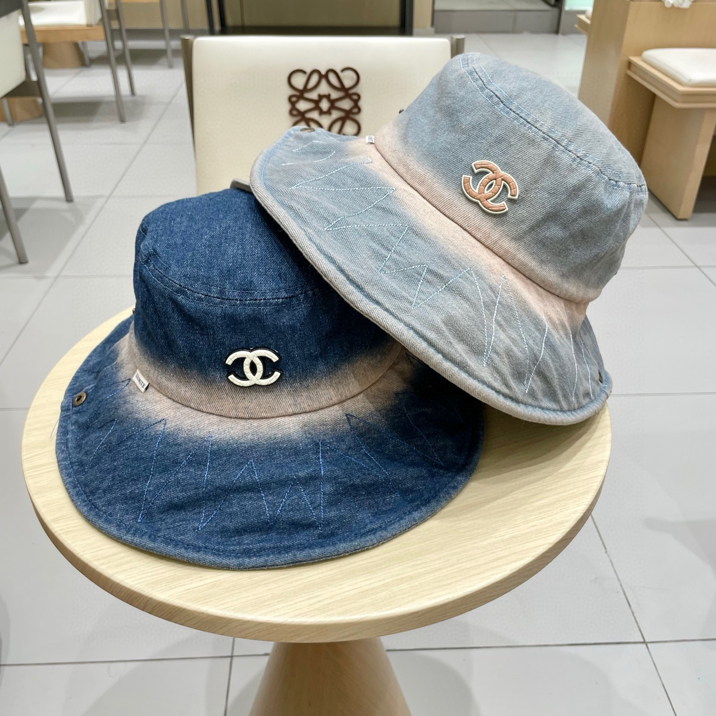 CHANEL香奈儿新款🆕牛仔蓝复古款式渔夫帽🔸 节假日旅游带它出去美美哒❕  中古款哟.这种帽子不容易撞