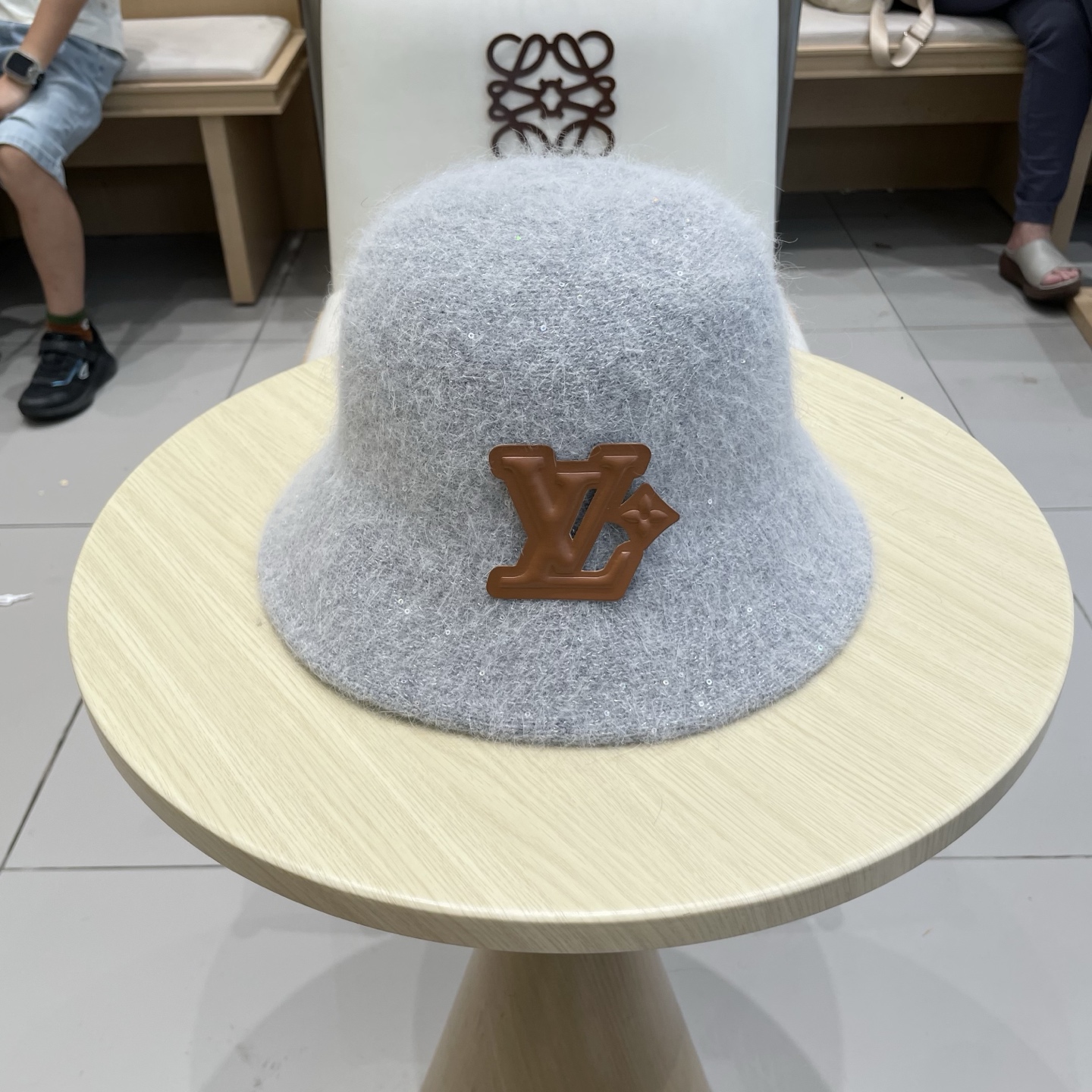  Dior新款爆款兔毛桶帽
遮脸帽 出街必备款！