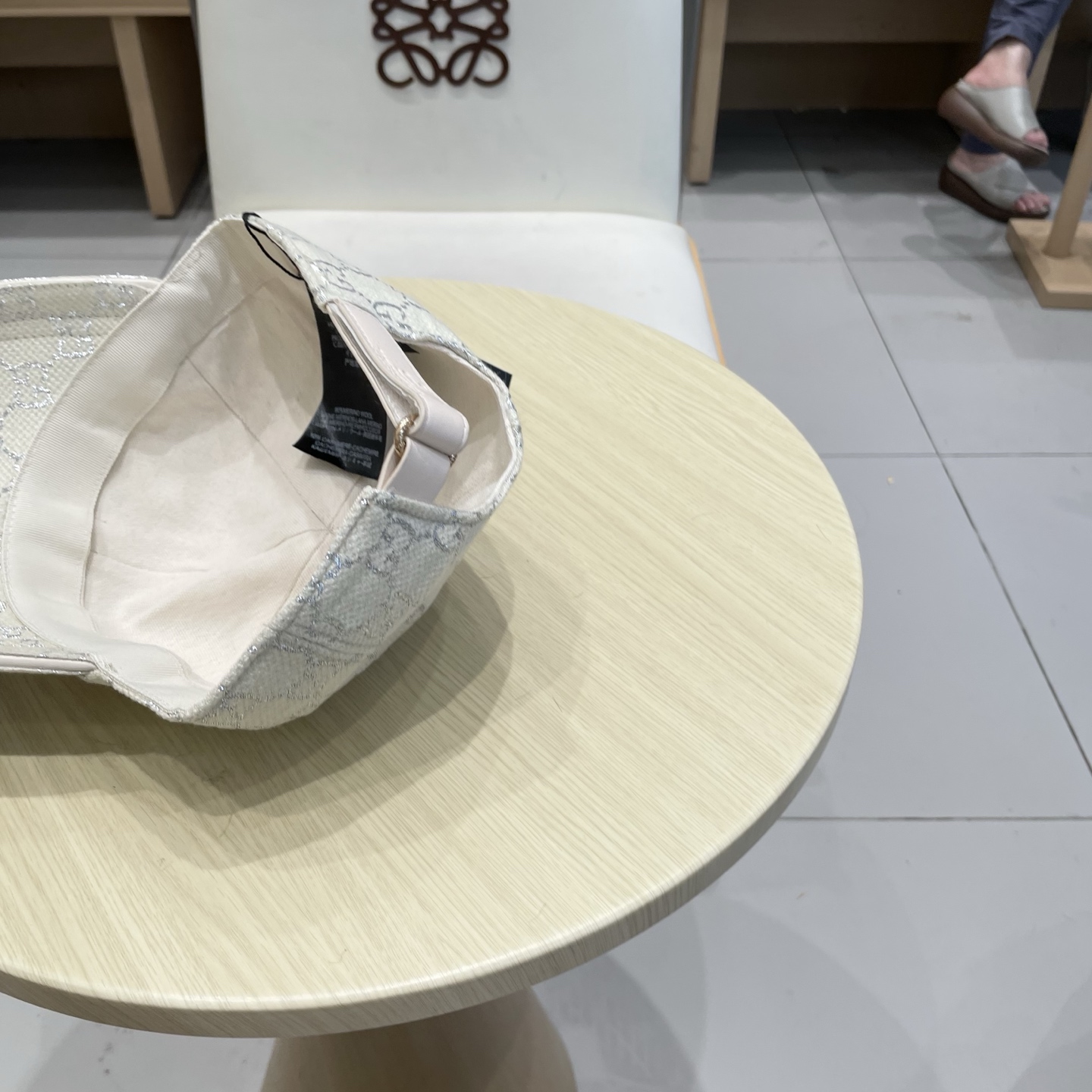 Gucci古奇新款原单棒球帽， 专柜11开模订制，原版帆布面料轻盈透气！基础头围56，贴片可调节。