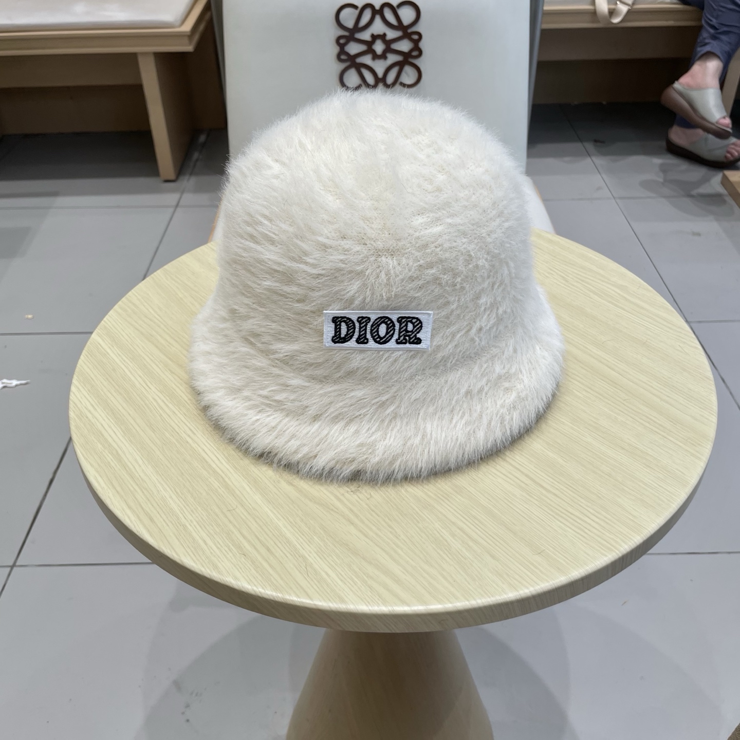  迪奥Dior毛兔毛渔夫帽女日系秋冬保暖可爱圆顶水桶帽子气质百搭遮脸盆帽