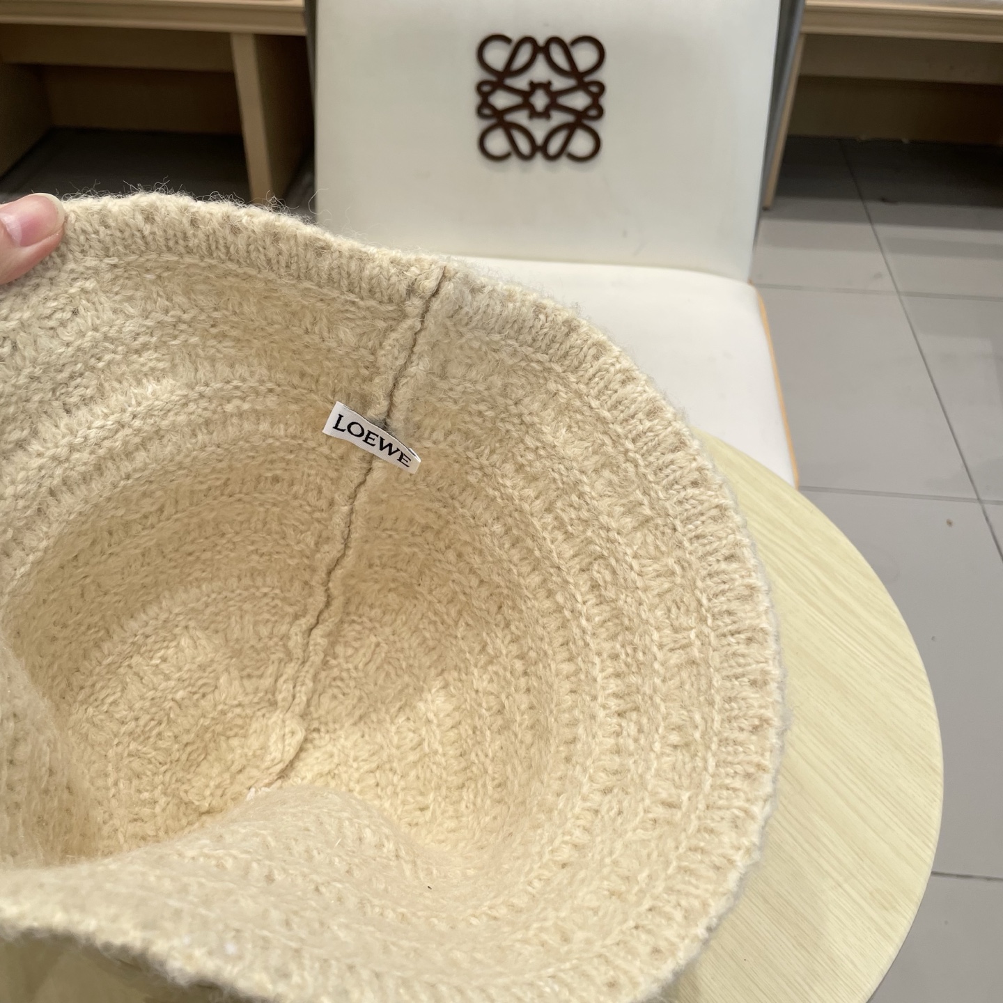 LOEWE罗意威秋冬百搭针织毛绒帽子女2025新款日系复古盆帽时尚保暖毛线水桶帽