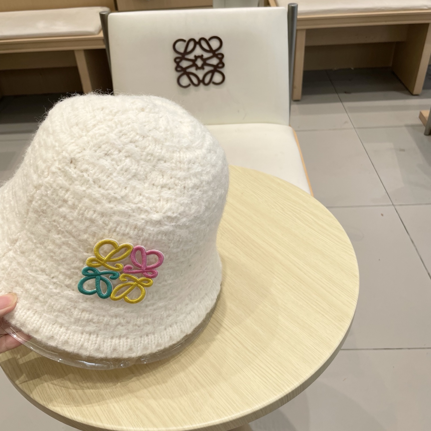 LOEWE罗意威秋冬百搭针织毛绒帽子女2025新款日系复古盆帽时尚保暖毛线水桶帽