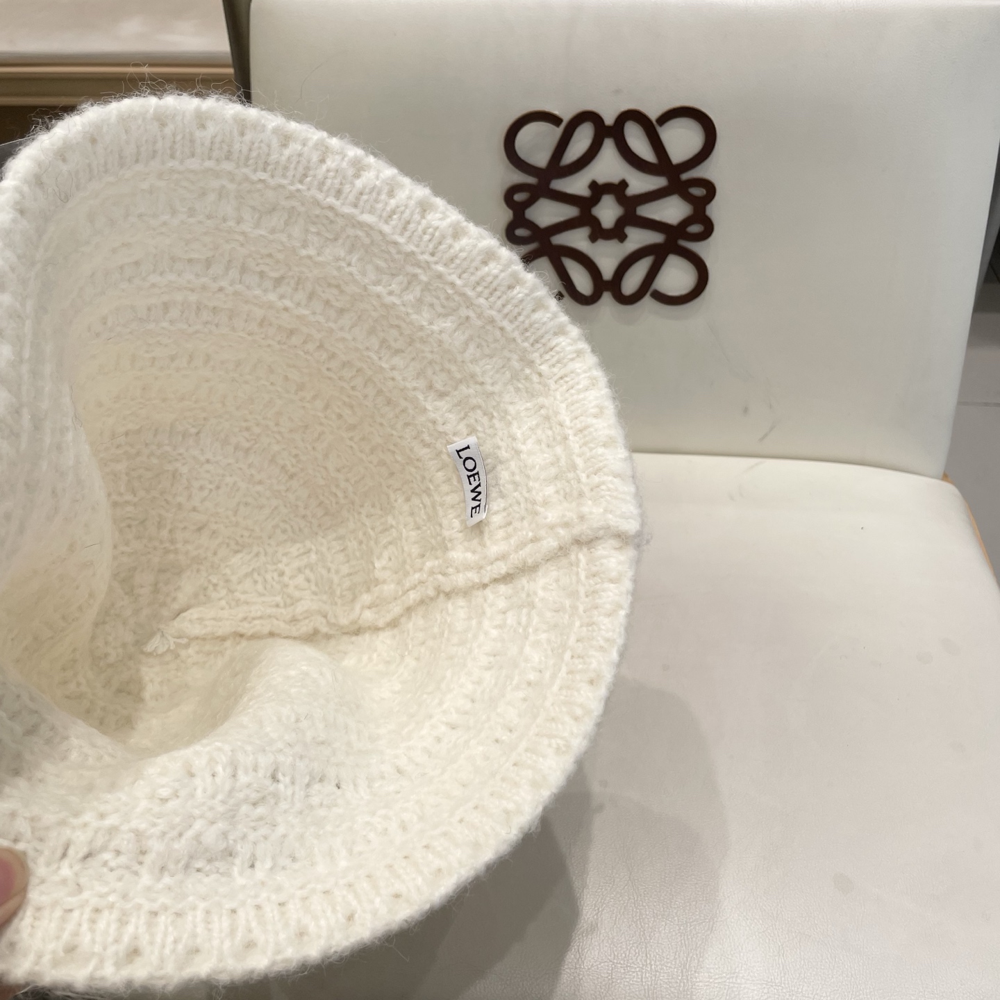 LOEWE罗意威秋冬百搭针织毛绒帽子女2025新款日系复古盆帽时尚保暖毛线水桶帽