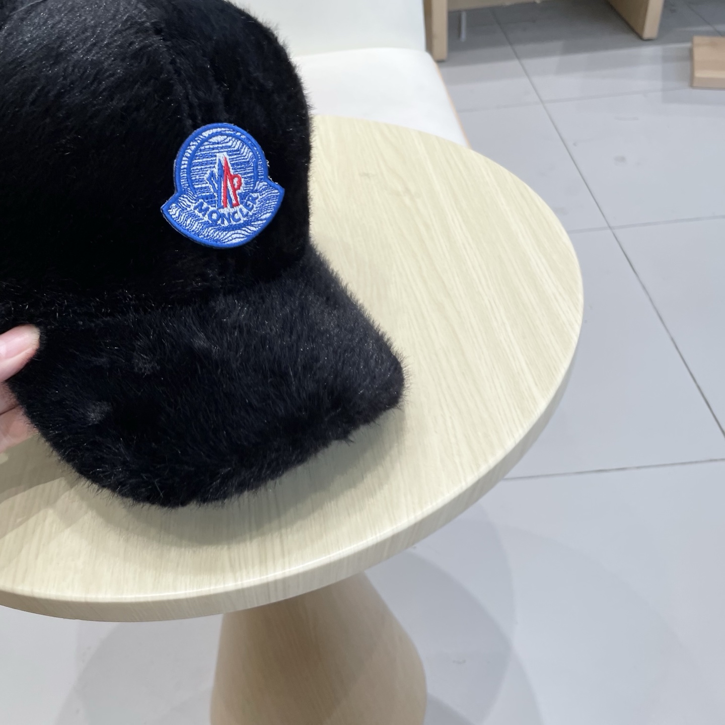  蒙口Moncler盟可睐兔毛棒球帽女冬季韩版大头围毛绒洋气护耳鸭舌帽秋冬天帽子