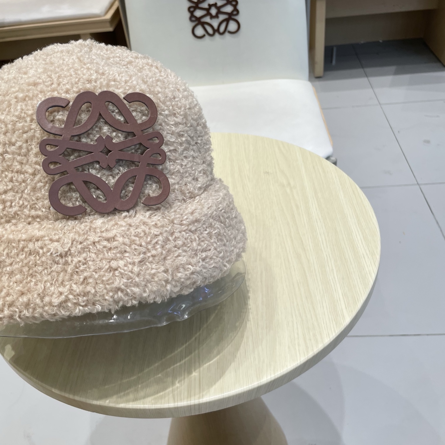  LOEWE罗意威厚实羊羔毛绒渔夫帽女秋冬加厚东北防寒防寒护耳水桶盆帽显脸小