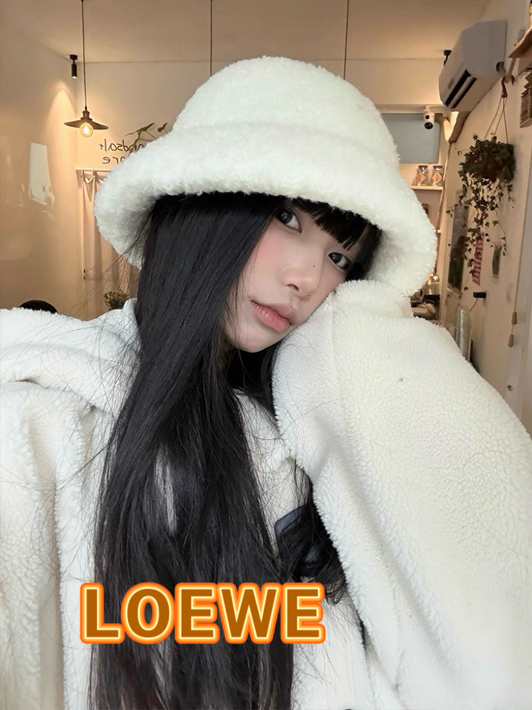  LOEWE罗意威厚实羊羔毛绒渔夫帽女秋冬加厚东北防寒防寒护耳水桶盆帽显脸小