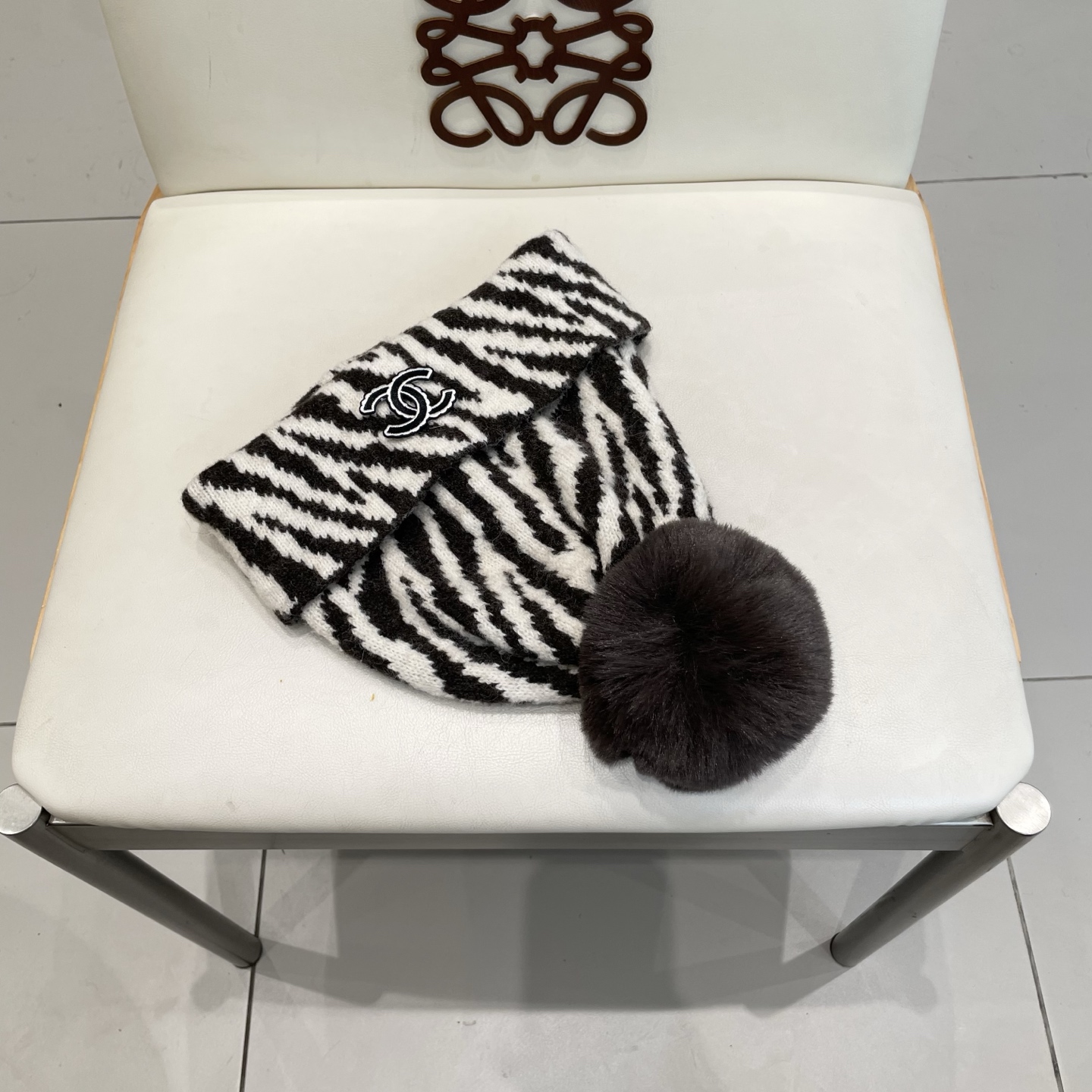  Chanel香奈儿新款小众设计毛球条纹针织帽女保暖护耳包头毛线帽