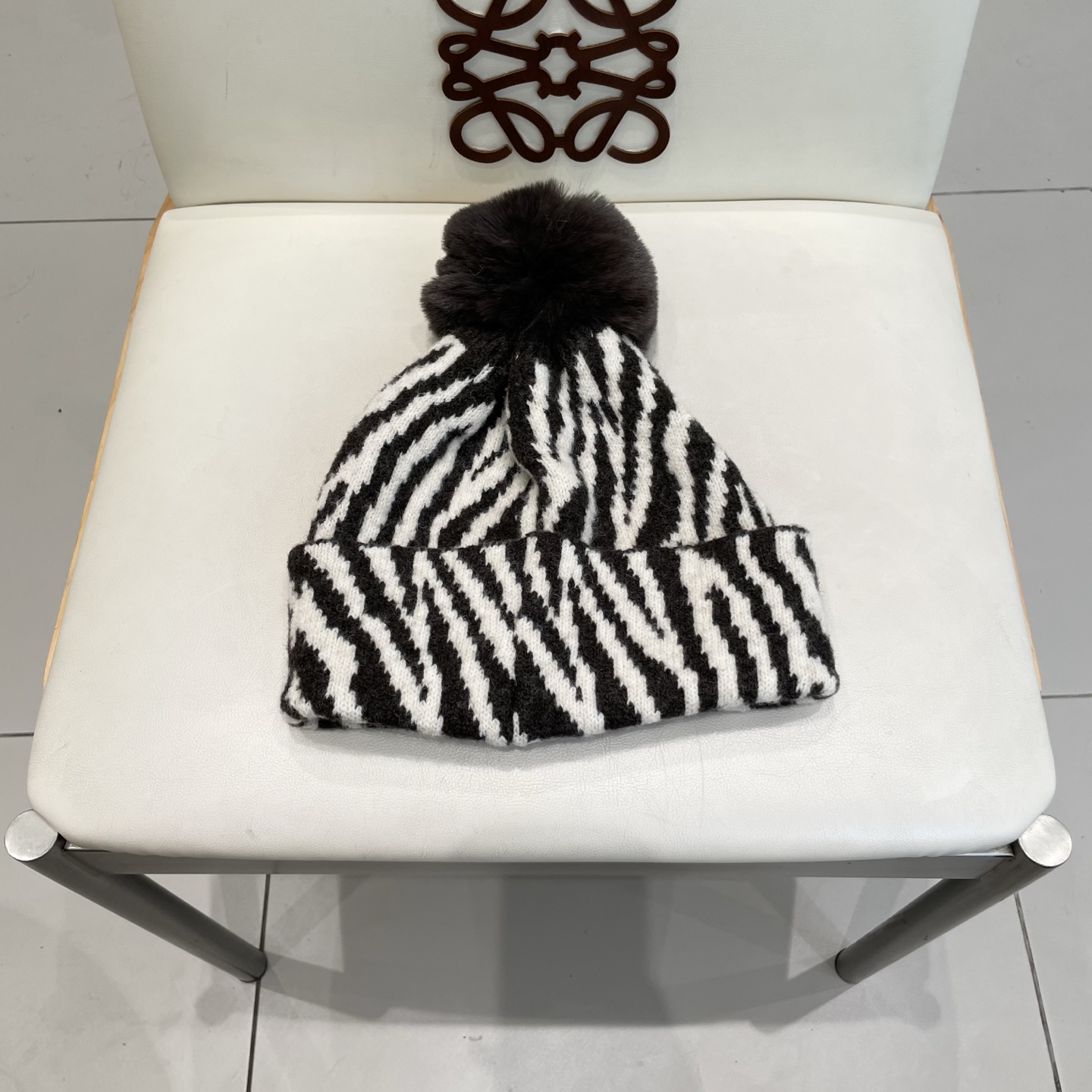  Chanel香奈儿新款小众设计毛球条纹针织帽女保暖护耳包头毛线帽