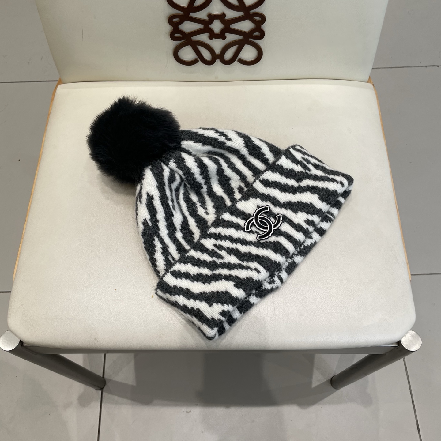  Chanel香奈儿新款小众设计毛球条纹针织帽女保暖护耳包头毛线帽