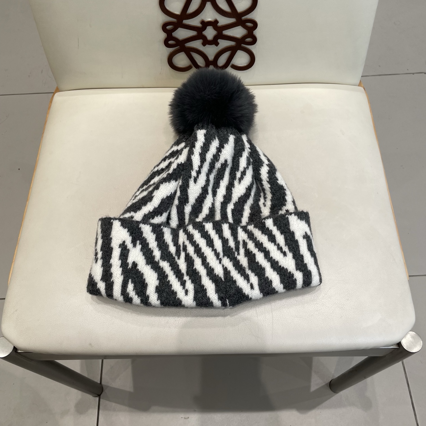  Chanel香奈儿新款小众设计毛球条纹针织帽女保暖护耳包头毛线帽