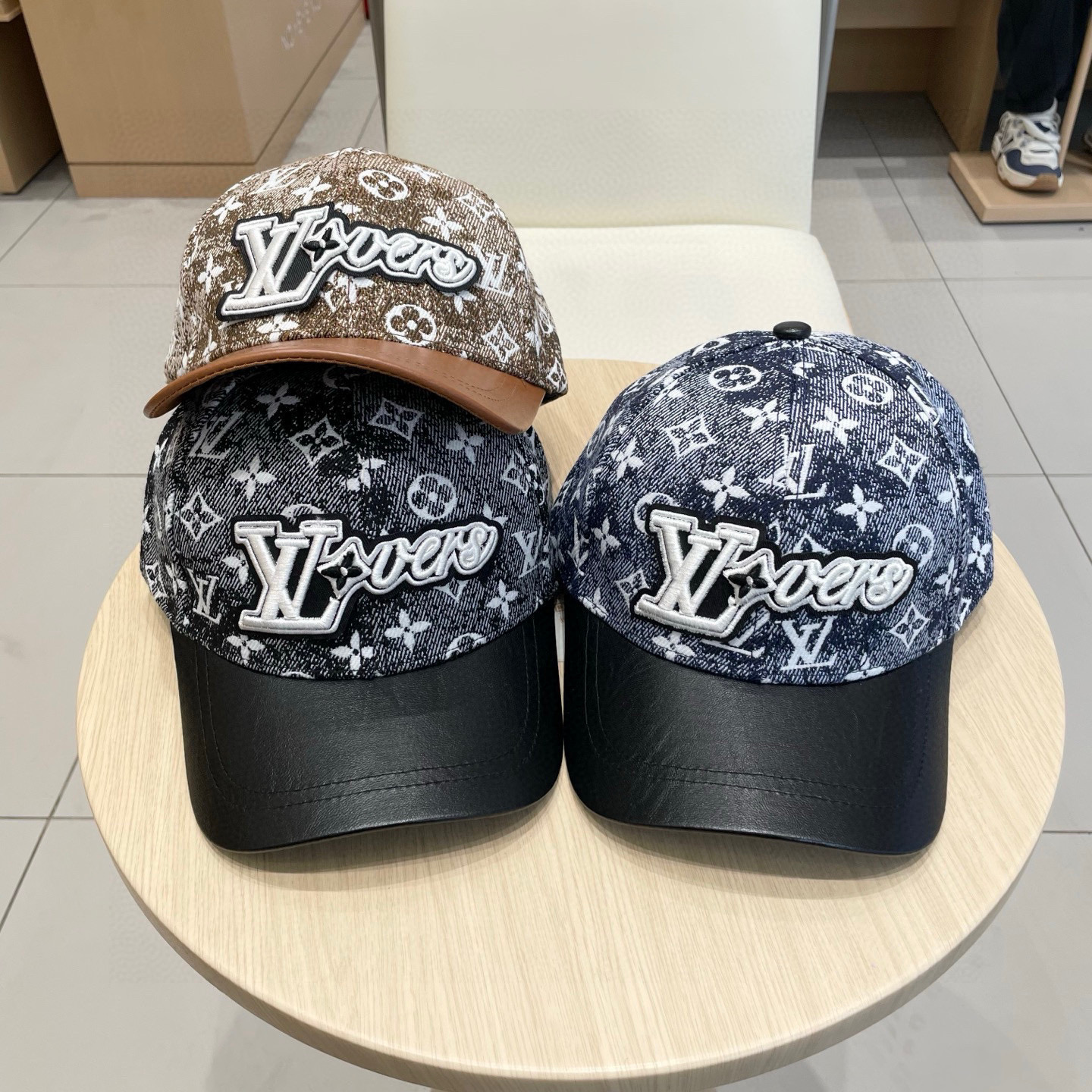  🧢路易威登棒球帽 LouisVuitton😍新款LV棒球帽，重工打造♥️高端大气，百搭款🤗男女通用！跑