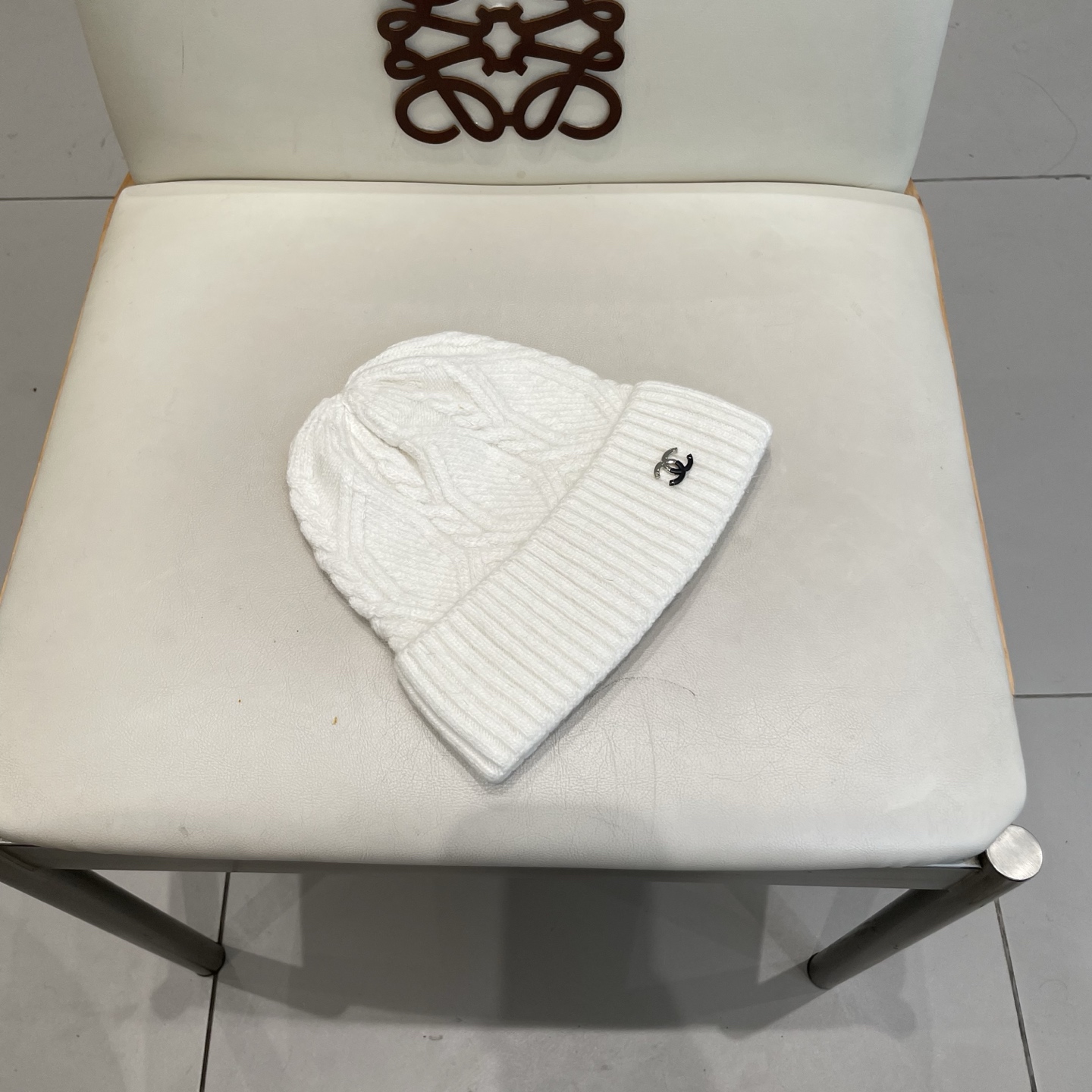  蒙口MONCLER针织百分之30兔羊+百分之70 毛毛线帽
超经典不过时的一款秋冬冷帽🥶
懂货的小姐姐