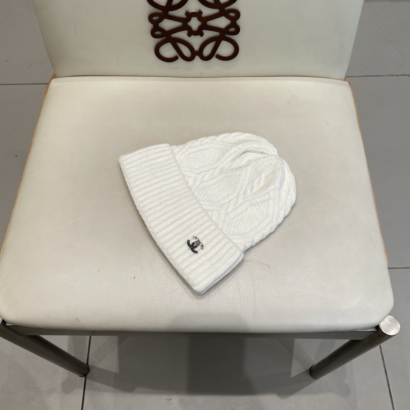  蒙口MONCLER针织百分之30兔羊+百分之70 毛毛线帽
超经典不过时的一款秋冬冷帽🥶
懂货的小姐姐