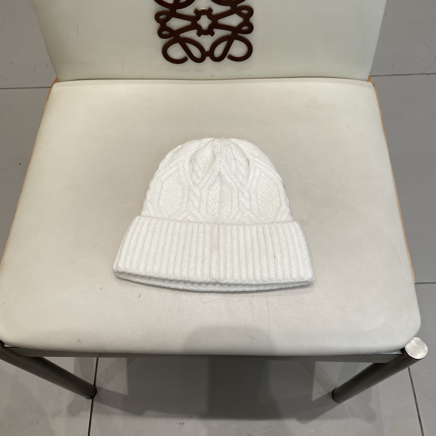  蒙口MONCLER针织百分之30兔羊+百分之70 毛毛线帽
超经典不过时的一款秋冬冷帽🥶
懂货的小姐姐